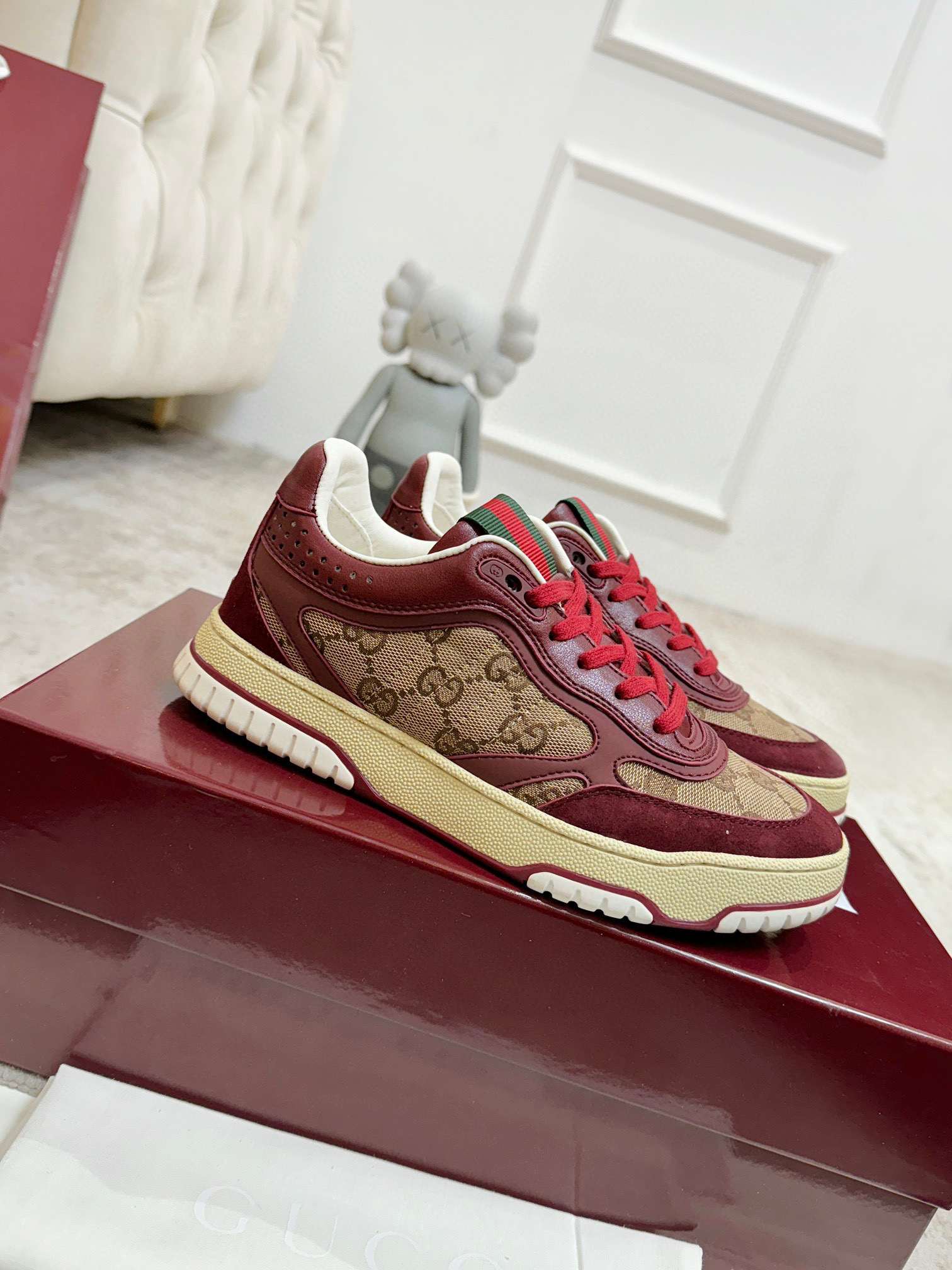 NO:706028,The first Gucci white shoes for men and women on the whole network, the purchased version of the original replica is a one-to-one molded IP light material sole!  Calfskin upper, water-dyed sheepskin lining, full package of cowhide for feet. Highest version. Size: 35-40 for women, 39-45 for men, casual shoes/sports shoes, gucci, sneakers, cowhide, sheepskin19860909女男 全网首发 Gucci小白鞋,代购版原版复刻一比一开模IP轻料底！鞋面小牛皮,内里水染羊皮,垫脚牛皮全套包装 最高版本 码数:女35-40 男39-45,休闲鞋/运动鞋,gucci,sneakers,cowhide,sheepskin,Women's Shoes