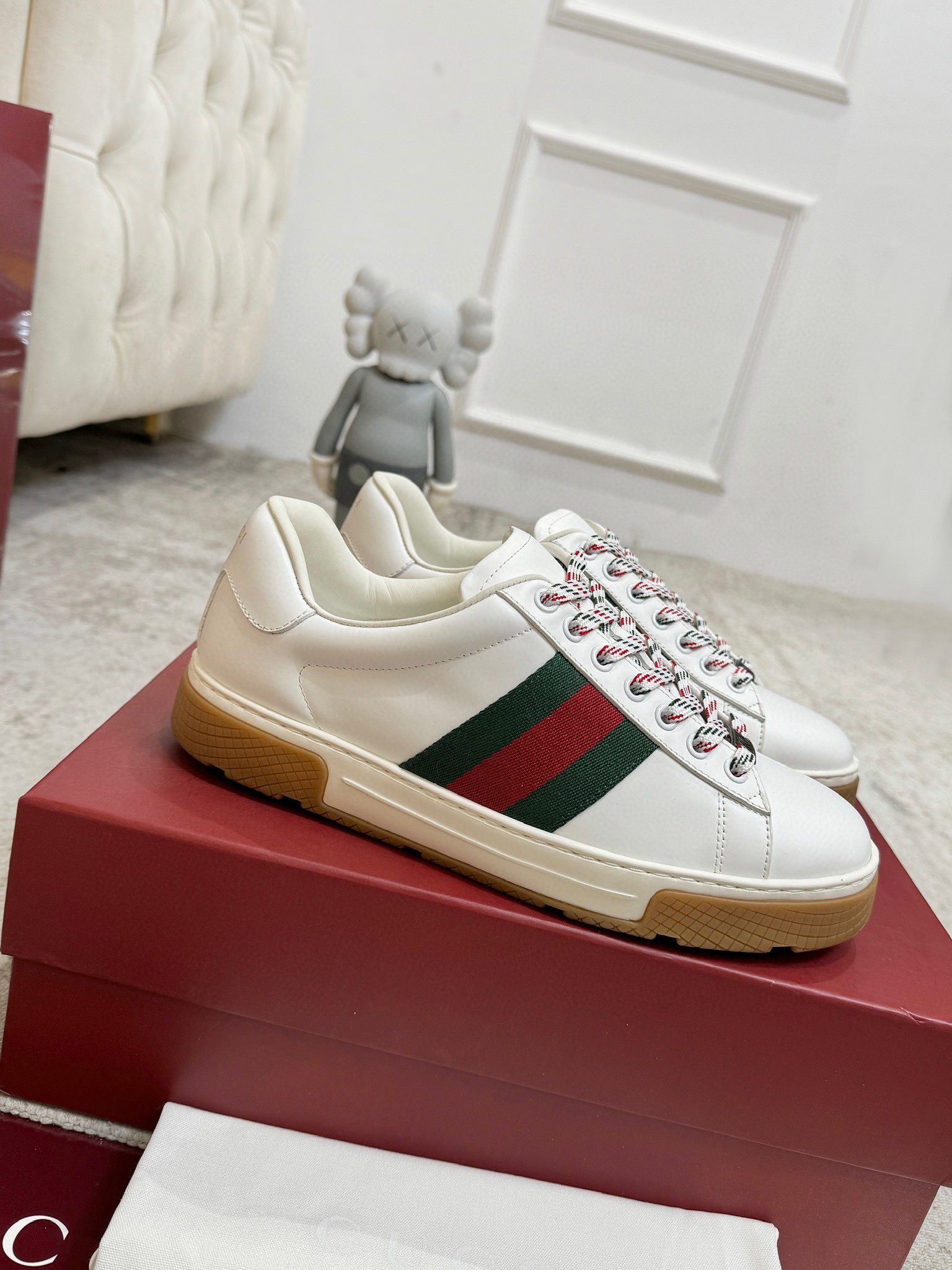 NO:756196,Actual price: 35-45 Gucci 2026 casual shoes, recommended for summer and autumn, original soles, original fabrics, and original lasting techniques are reproduced one-to-one!  The pursuit of ultimate comfort!  The fabric is imported first-layer cowhide from Italy. The lining is original and customized with imported sheepskin lining. The outsole is original one-to-one molded outsole. The packaging counter has the same full set of packaging, gucci, cowhide, sheepskin.19860909实价35—45 Gucci 2026 休闲鞋 夏秋爆款推荐,原版鞋底、原版面料、原版套楦工艺一比一折骨复刻！舒适追求极致！ 面料意大利进口头层牛皮 内里原版订制进口羊皮里 大底原版一比一开模大底 包装专柜一致全套包装,,gucci,cowhide,sheepskin,Men's shoes