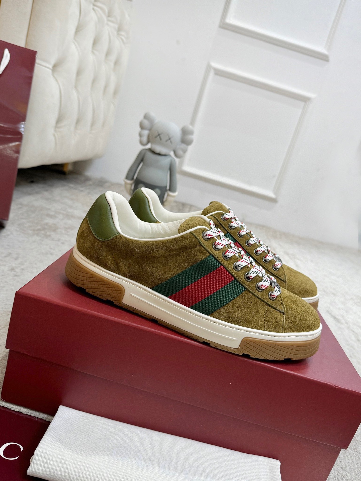 NO:756194,Actual price: 35-45 Gucci 2026 casual shoes, recommended for summer and autumn, original soles, original fabrics, and original lasting techniques are reproduced one-to-one!  The pursuit of ultimate comfort!  The fabric is imported from Italy. The inner lining is original and customized with imported sheepskin. The outsole is original one to one molded outsole. The packaging counter has the same full set of packaging, gucci, sheepskin, sheep.19860909实价35—45 Gucci 2026 休闲鞋 夏秋爆款推荐,原版鞋底、原版面料、原版套楦工艺一比一折骨复刻！舒适追求极致！ 面料意大利进口羊京 内里原版订制进口羊皮里 大底原版一比一开模大底 包装专柜一致全套包装,,gucci,sheepskin,sheep,Men's shoes