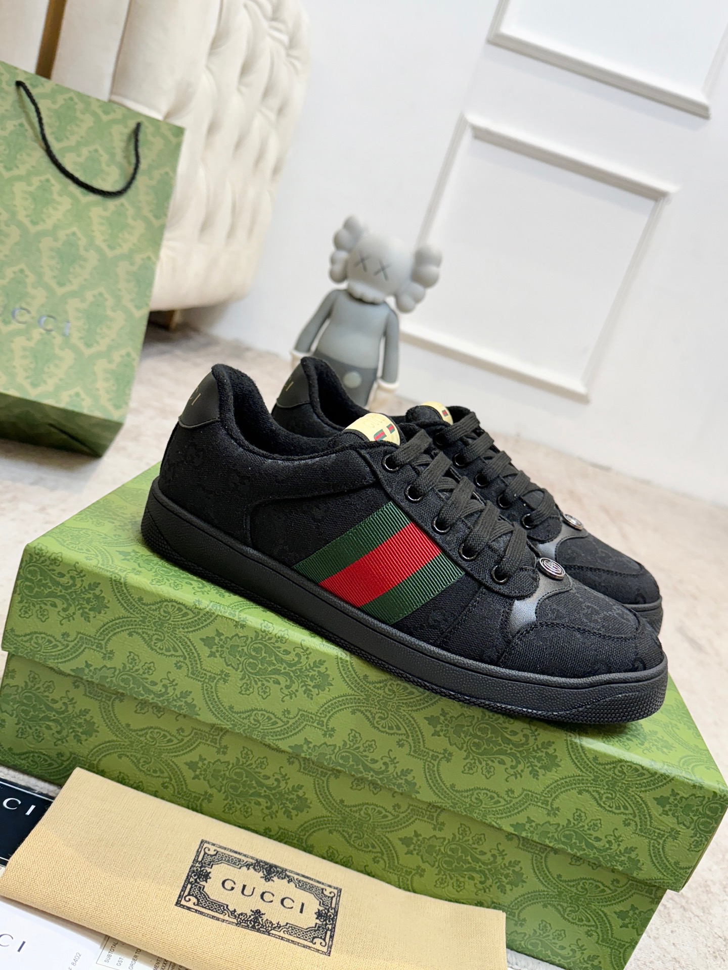 NO:819559,Gucci - newly upgraded Gucci small dirty shoes for couples 2026 early spring new style... GG series old casual small dirty shoes catwalk style original development and purchase level version... metal double G crystal cylindrical mark... Gucci original pattern ribbon... Exclusive color rubbed cowhide fabric, original terry cloth is delicate, soft and more comfortable and breathable, privately stamped two-color original TPU outsole (lower layer is wider, upper layer is narrow) Ready in stock, matching packaging... 35-40/39-44 regular size  Women's models, men's models, casual shoes/sports shoes, gucci, sneakers, cowhide19860909Gucci———全新升级Gucci小脏鞋情侣款 2026早春新款……GG系列做旧休闲小脏鞋走秀款 原版开发代购级别版本……金属双G水晶圆柱形标……Gucci原版纹织带…… 专属擦色牛皮面料,原版毛巾布里细腻柔软更舒适透气,私模钢印双色原版TPU大底(下层宽,上层窄) 现货,配套包装……35—40/39—44正码 女款 男款,休闲鞋/运动鞋,gucci,sneakers,cowhide,Women's Shoes