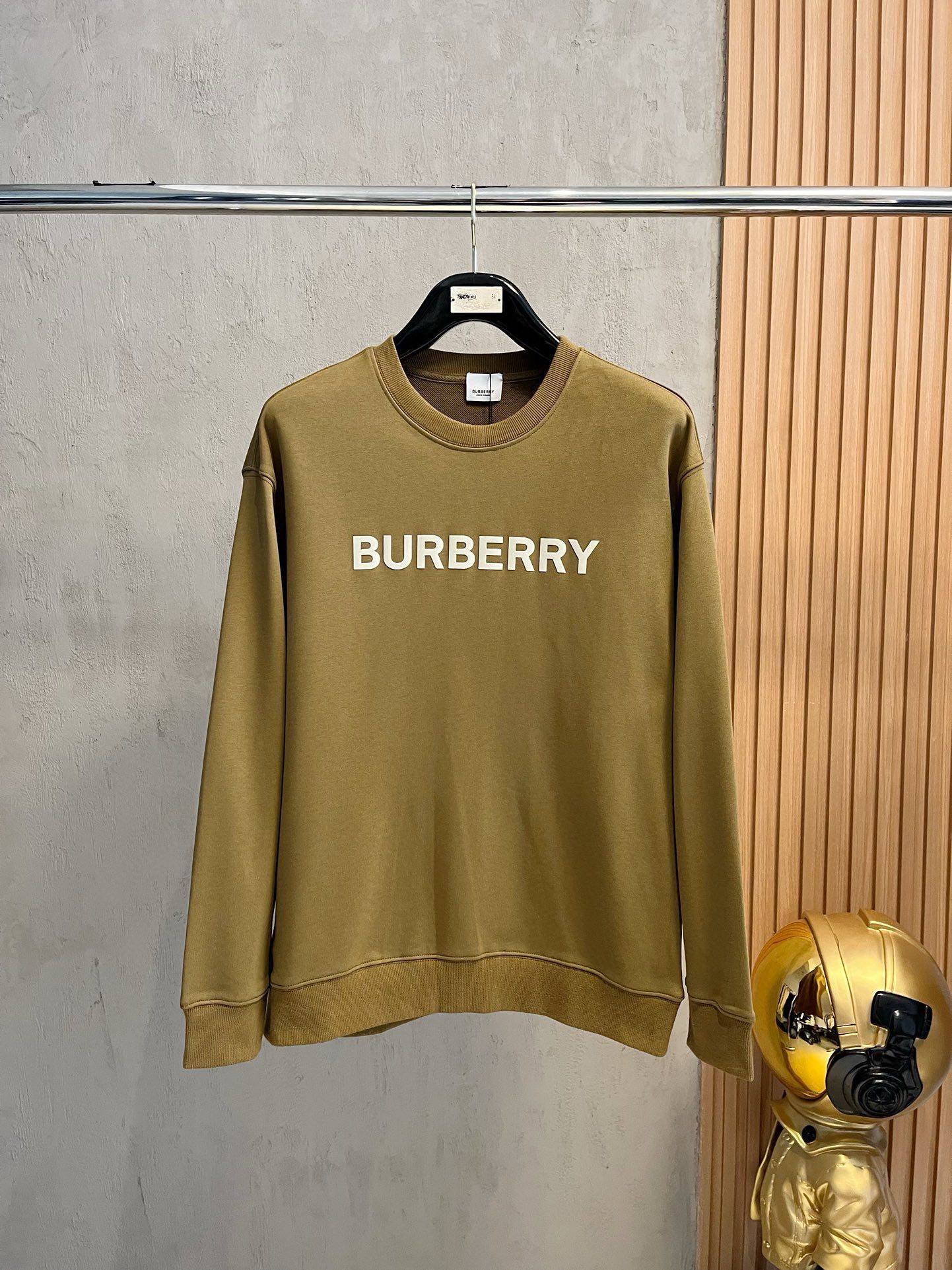 BURBERRY巴宝莉秋冬新款高克重380克重磅卫衣出货啦！！定制高克重纯棉卫衣面料搭配当下流行重工工艺