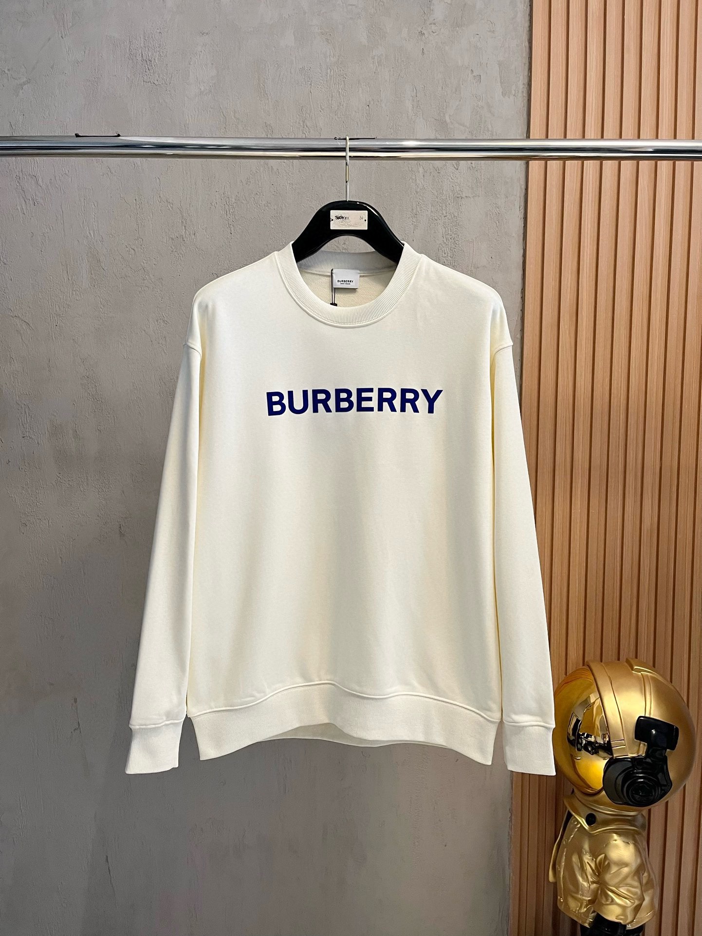 BURBERRY巴宝莉秋冬新款高克重380克重磅卫衣出货啦！！定制高克重纯棉卫衣面料搭配当下流行重工工艺