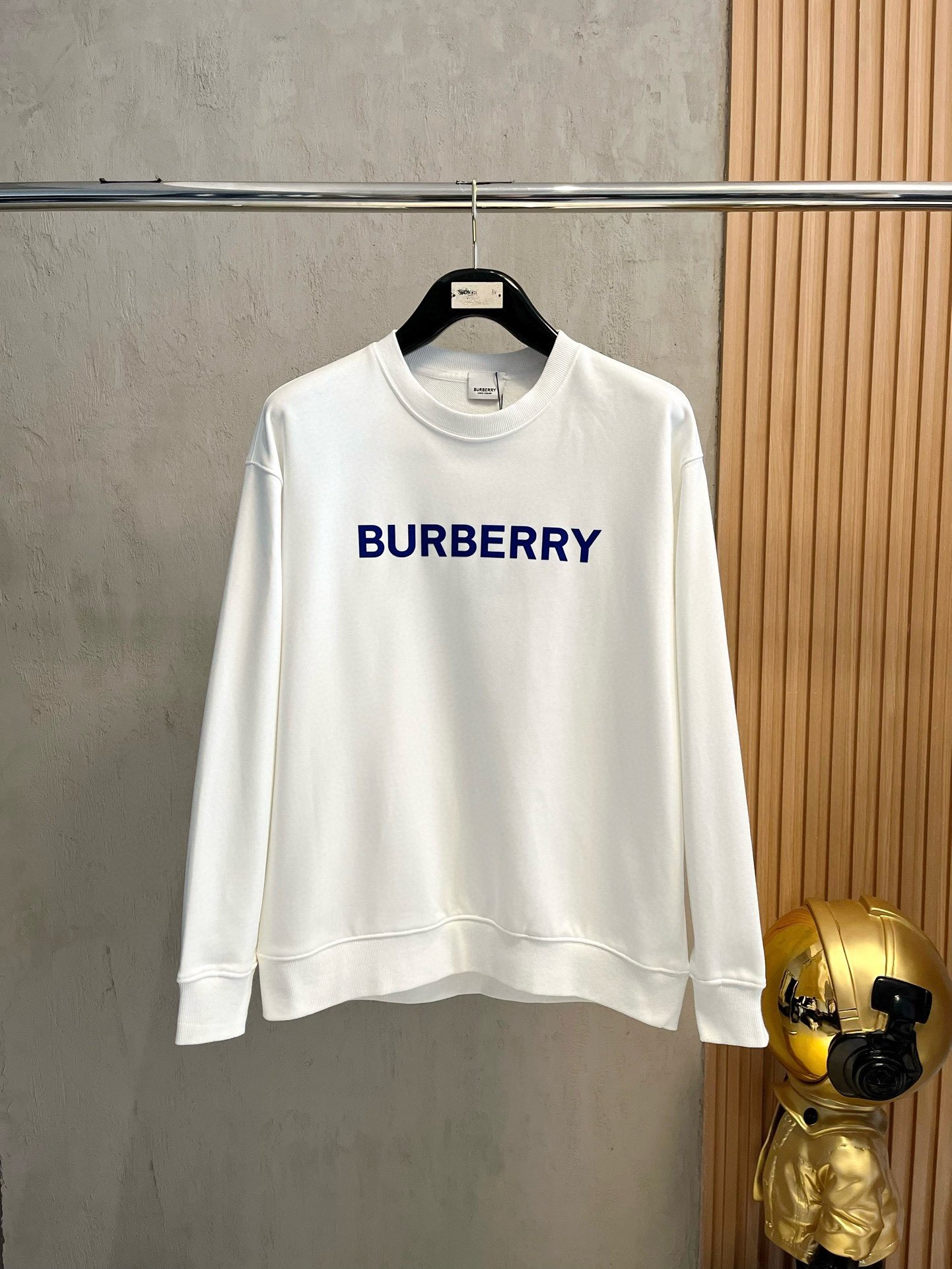 BURBERRY巴宝莉秋冬新款高克重380克重磅卫衣出货啦！！定制高克重纯棉卫衣面料搭配当下流行重工工艺