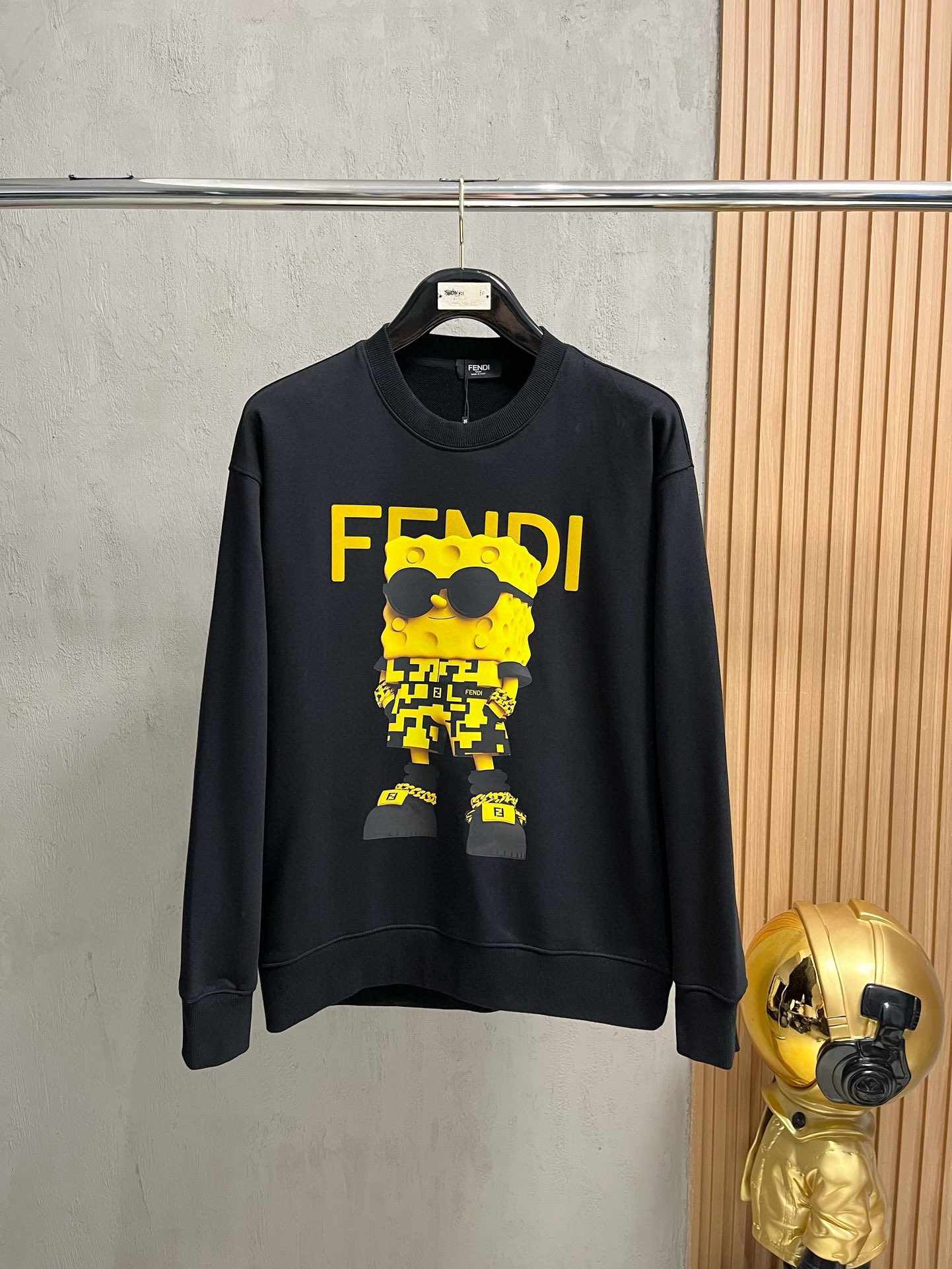 FENDI芬迪秋冬新款高克重380克重磅卫衣出货啦！！定制高克重纯棉卫衣面料搭配当下流行重工工艺做工走线