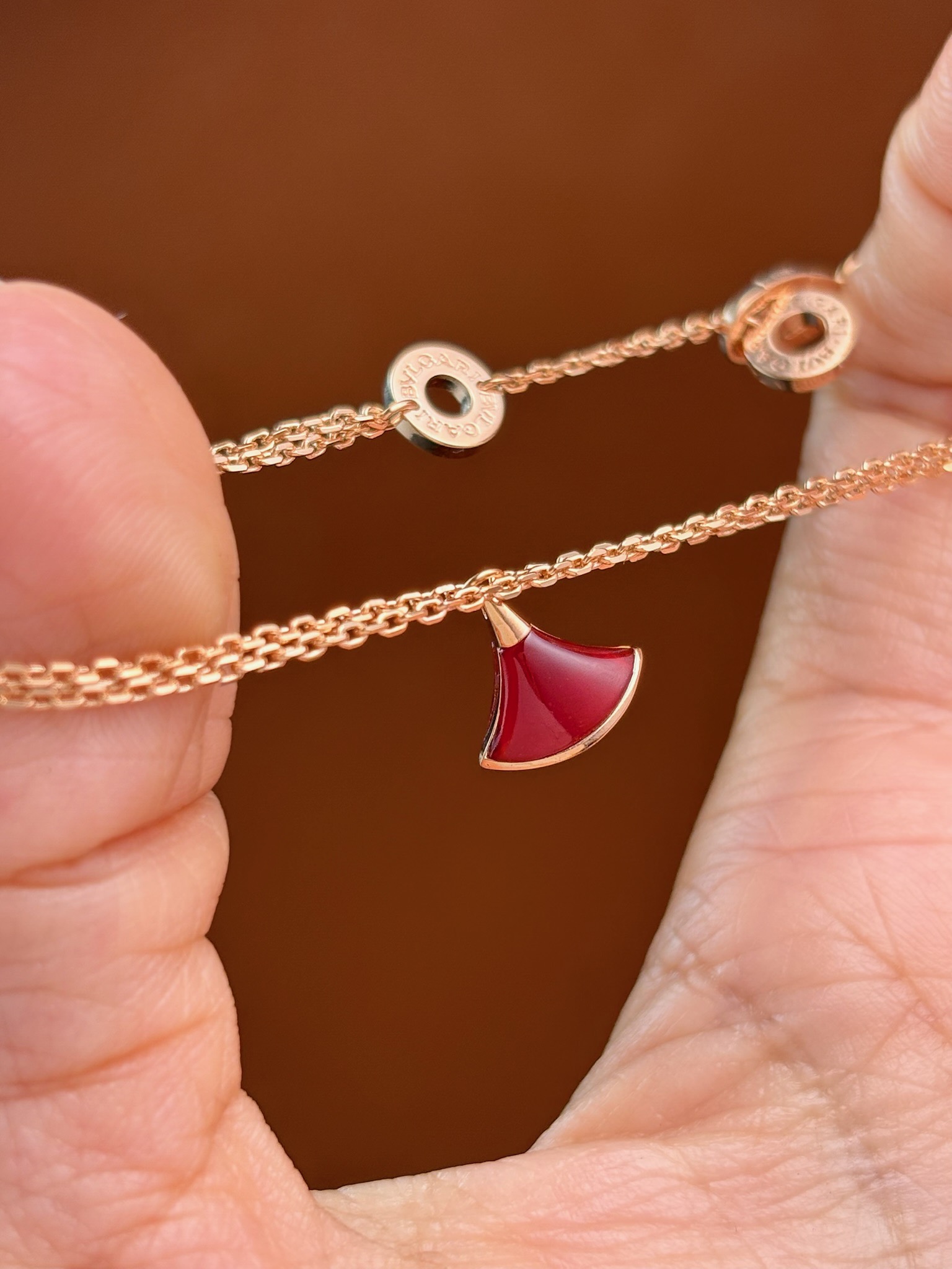 שרשרת Bvlgari Divas' Dream של משבצת בזהב ואוניקס אדום 3 i1730734626 8913 2