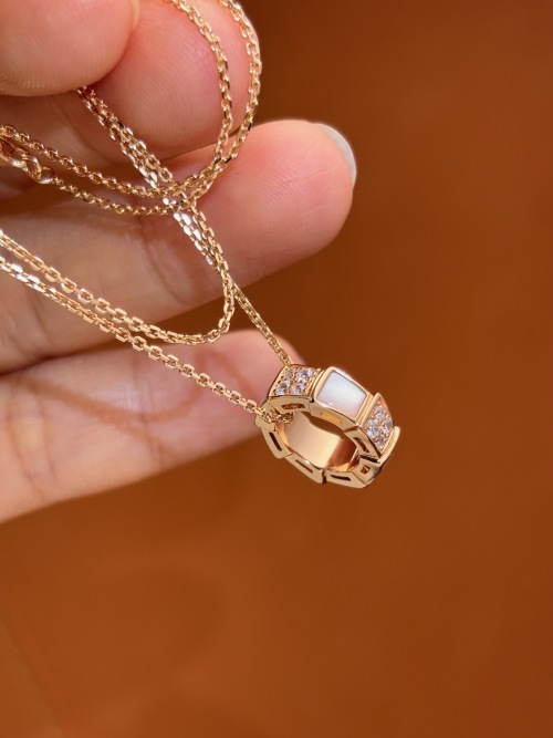 BV Serpenti Viper Mother-of-Pearl Snake Bone Necklace in S925 Silver 1 BV Serpenti Viper Mother-of-Pearl Snake Bone Necklace in S925 Silver