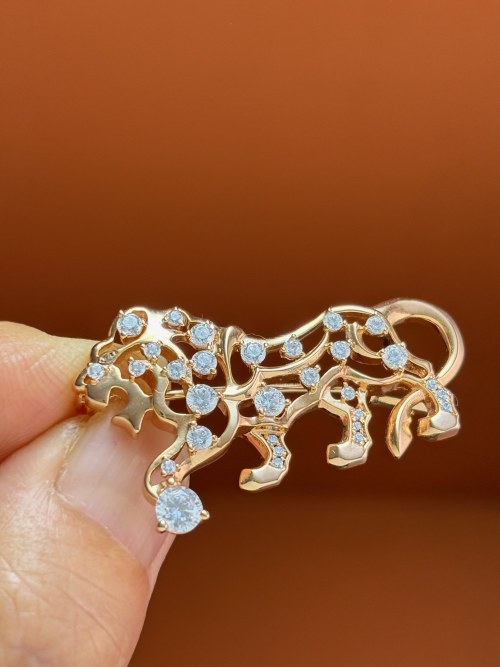 Chanel Lion Brooch, Sous le Signe du Lion Collection, Gold and Diamond 1 Chanel Lion Brooch, Sous le Signe du Lion Collection, Gold and Diamond