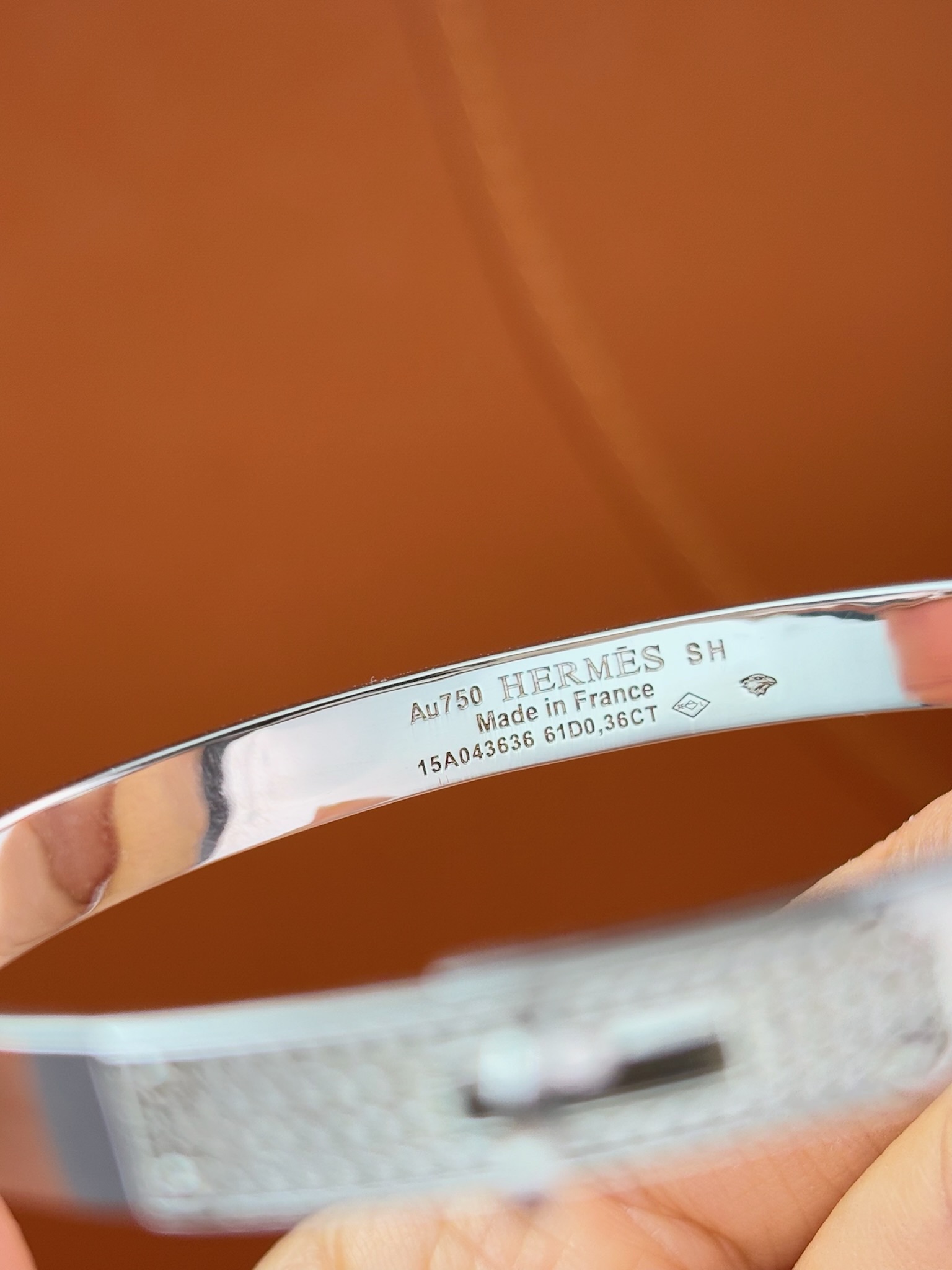 Hermès Kelly White Gold Bangle Bracelet with Diamonds, 17.5 cm 7 i1736923189 6798 0