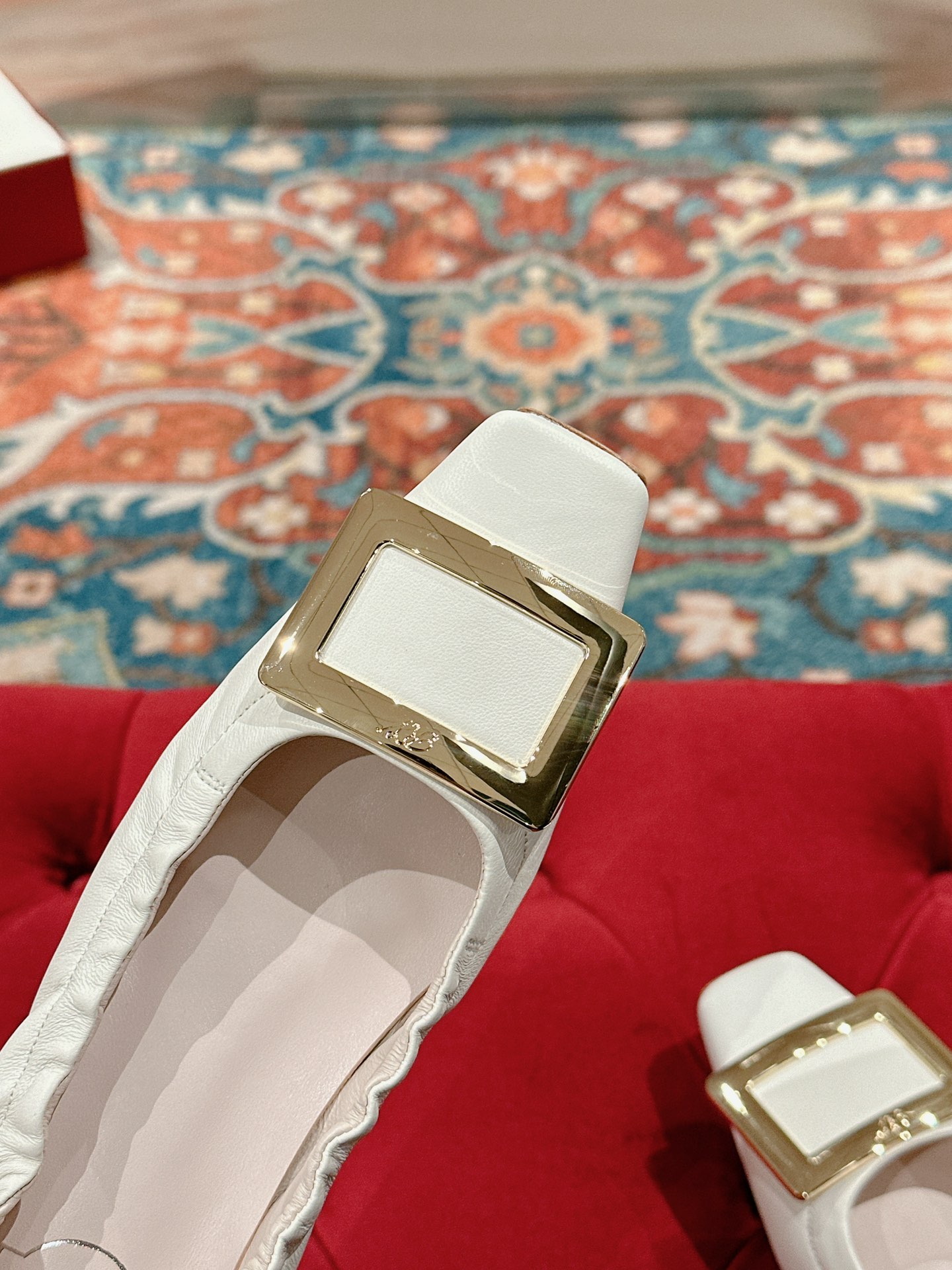 Roger Vivie RV Classic Sheepskin Ballet Shoes: Luxury Comfort and Style in Every Step - 图片 7