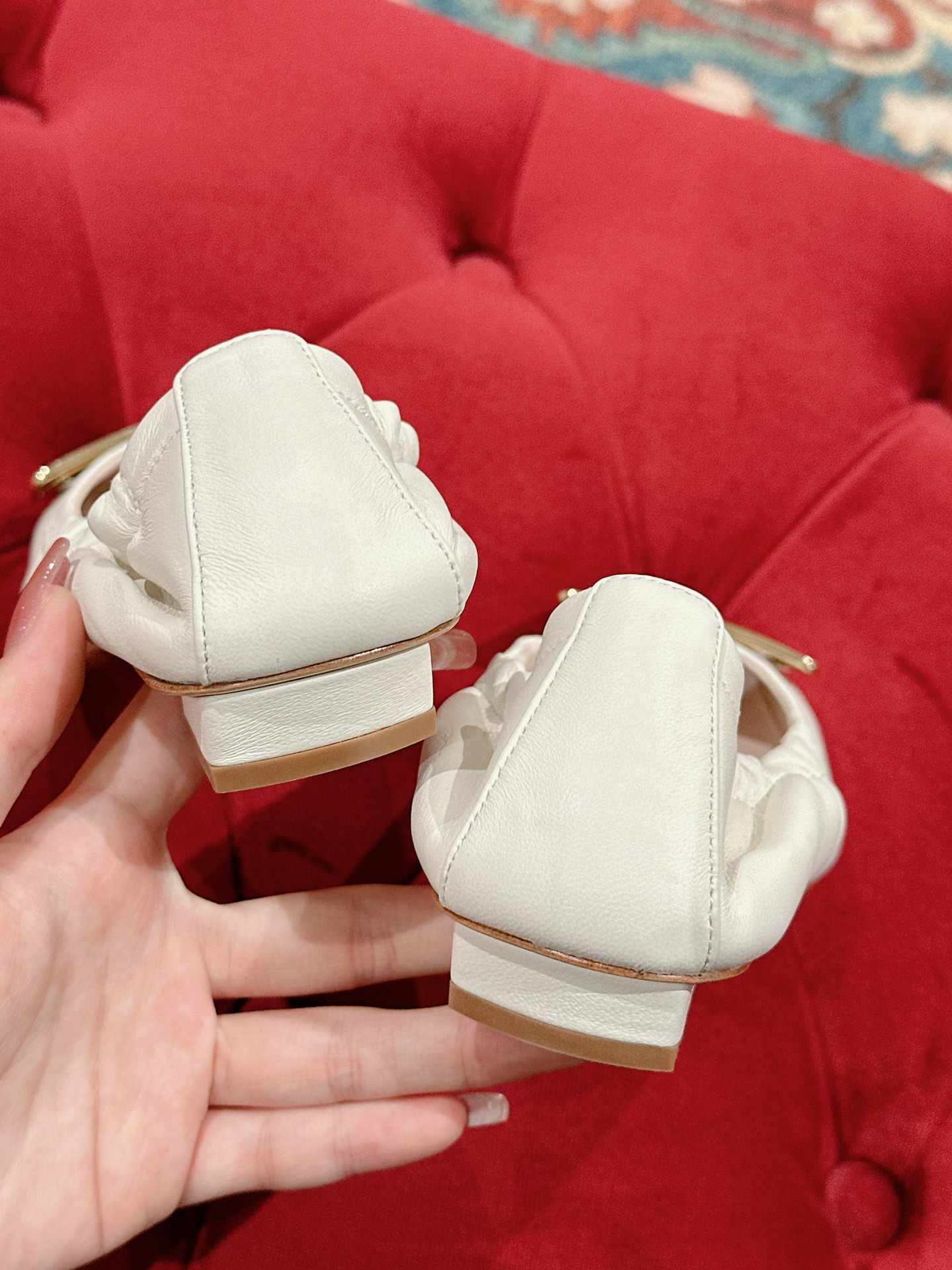 Roger Vivie RV Classic Sheepskin Ballet Shoes: Luxury Comfort and Style in Every Step - 图片 9