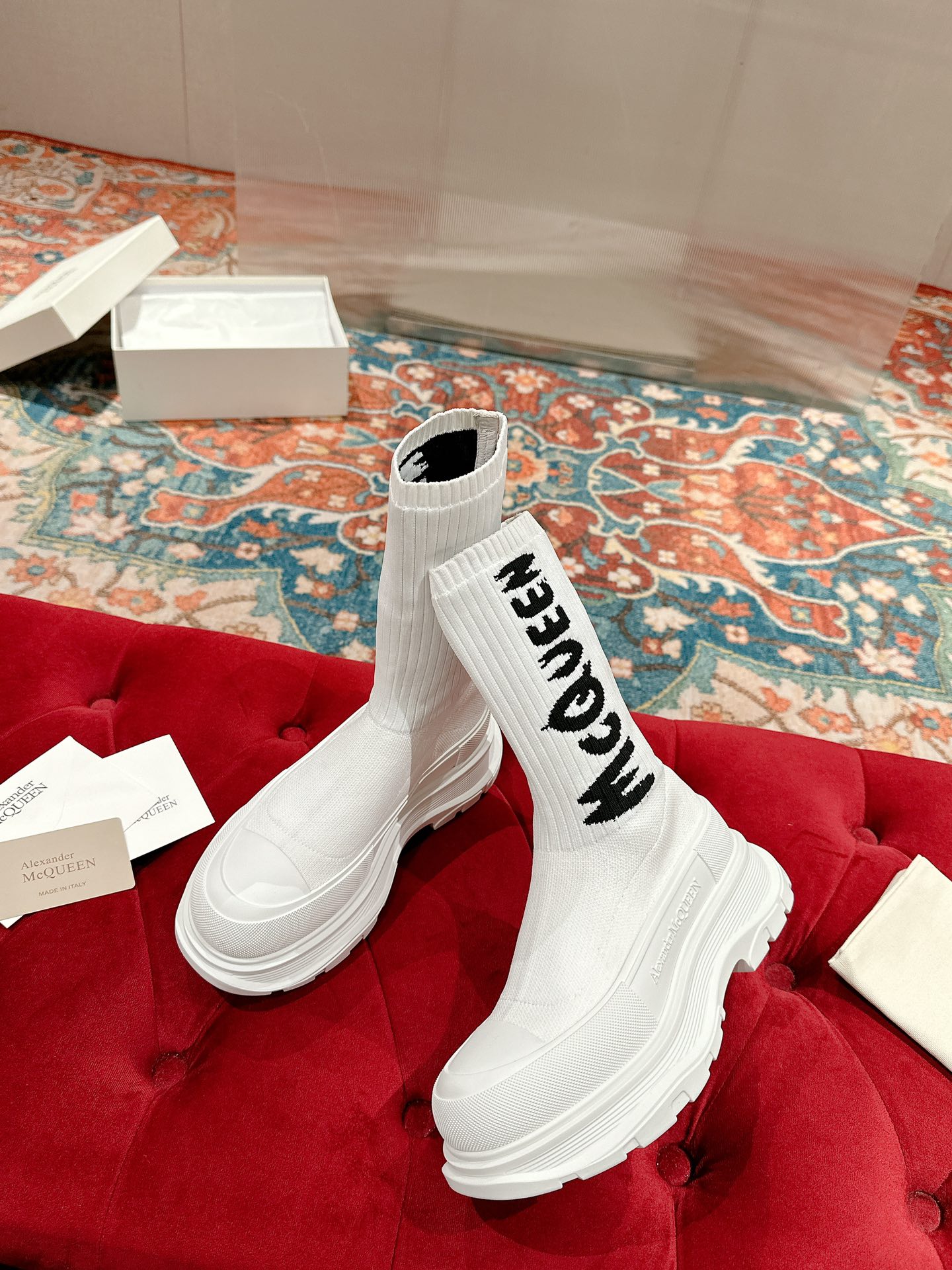 Alexander McQueen Queen 22s Graffiti Scrolling Sock Boots: New High-Heeled Unique Design - 图片 5