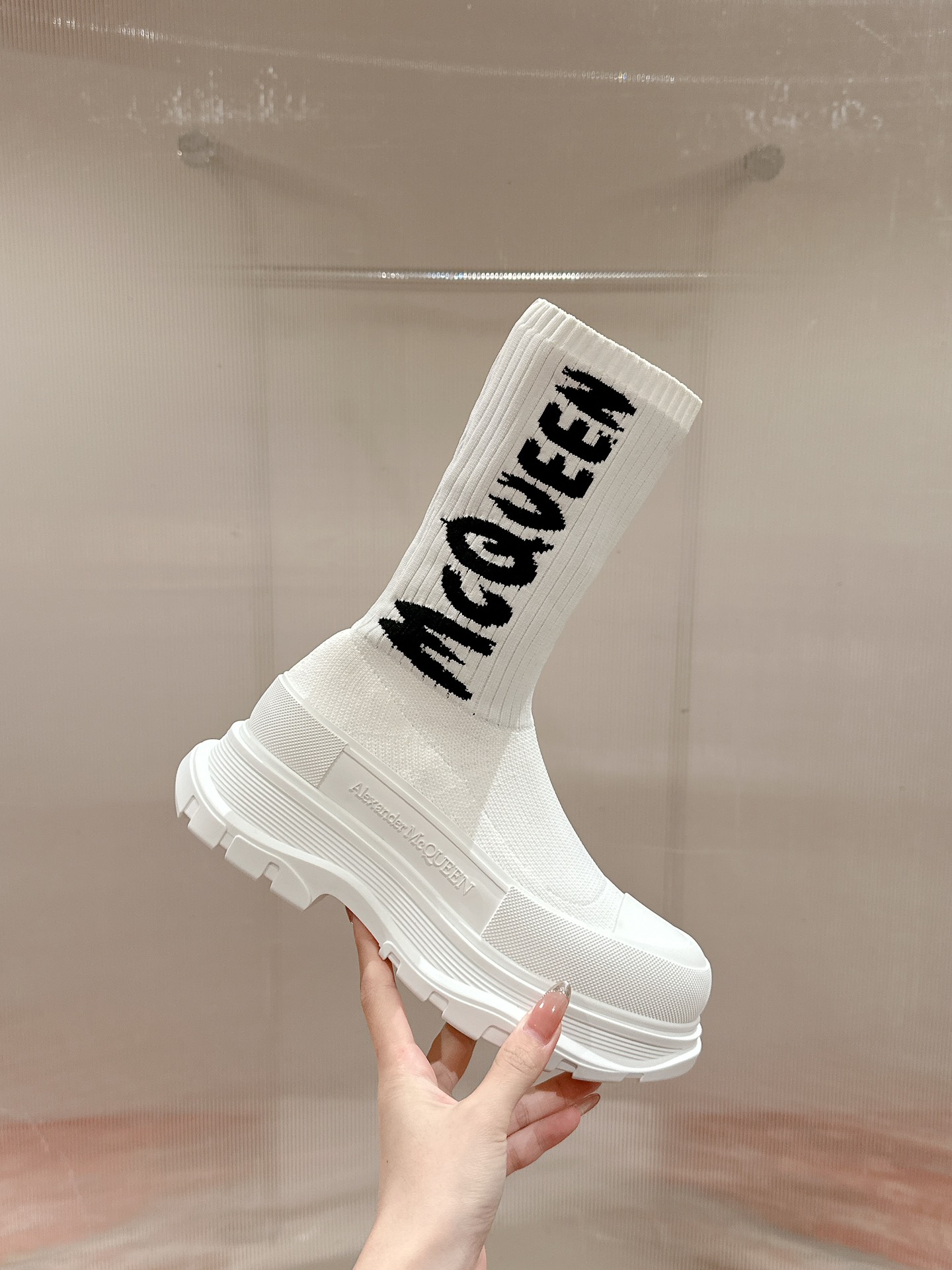 Alexander McQueen Queen 22s Graffiti Scrolling Sock Boots: New High-Heeled Unique Design - 图片 2