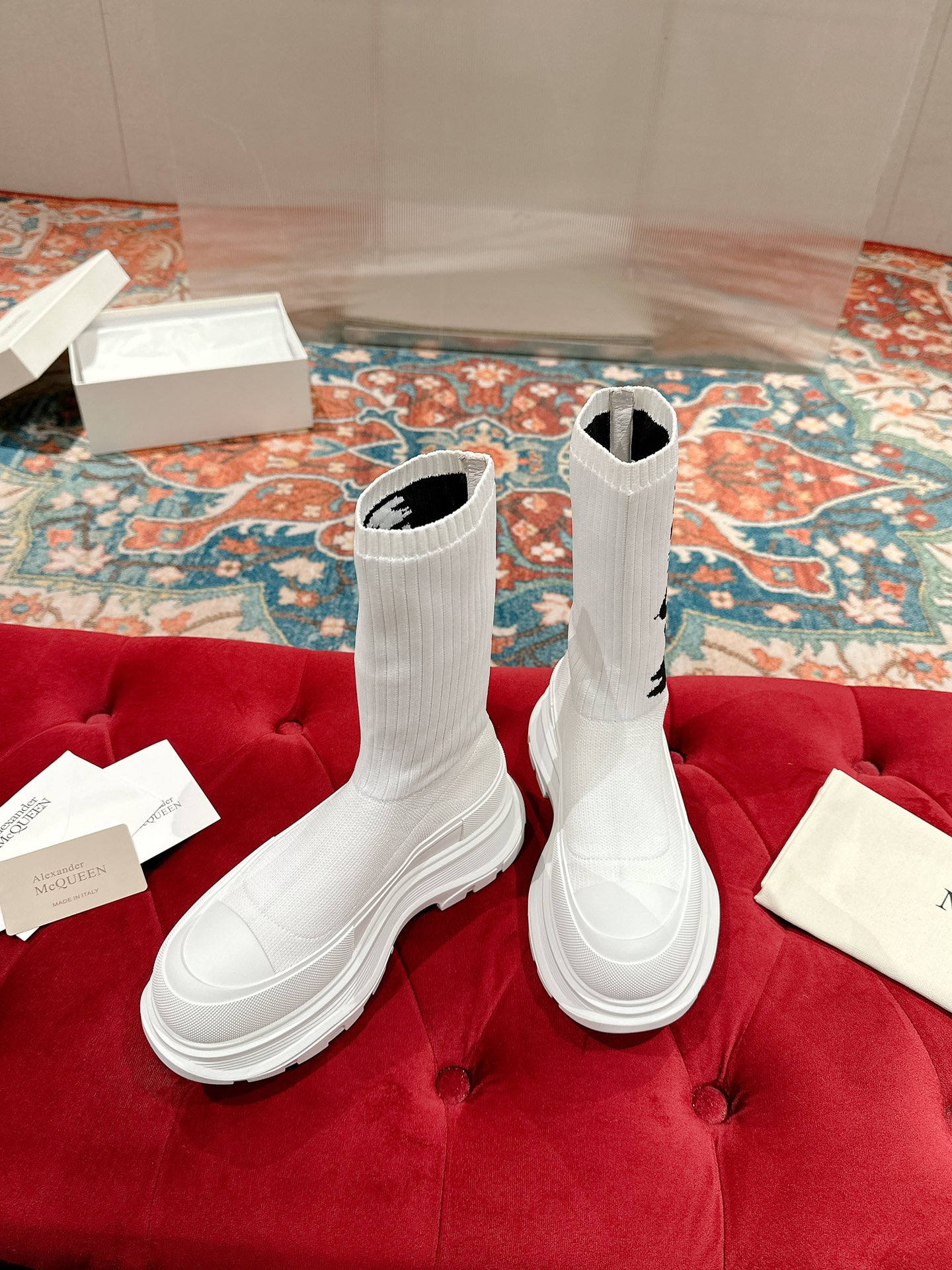 Alexander McQueen Queen 22s Graffiti Scrolling Sock Boots: New High-Heeled Unique Design - 图片 3
