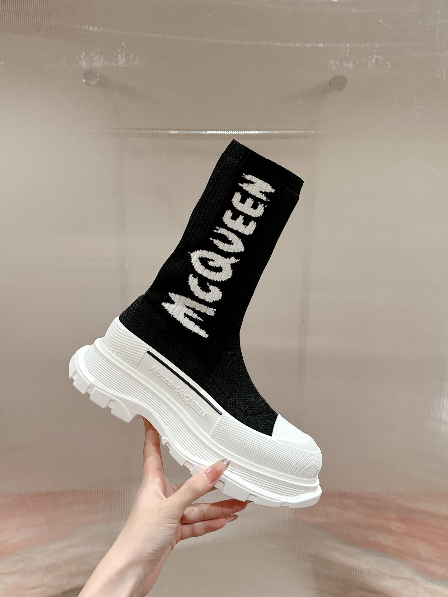 Alexander McQUEEN Queen 22s Graffiti Scrolling Sock Boots: New High-Top Design in Zirconium Fabric - 图片 8
