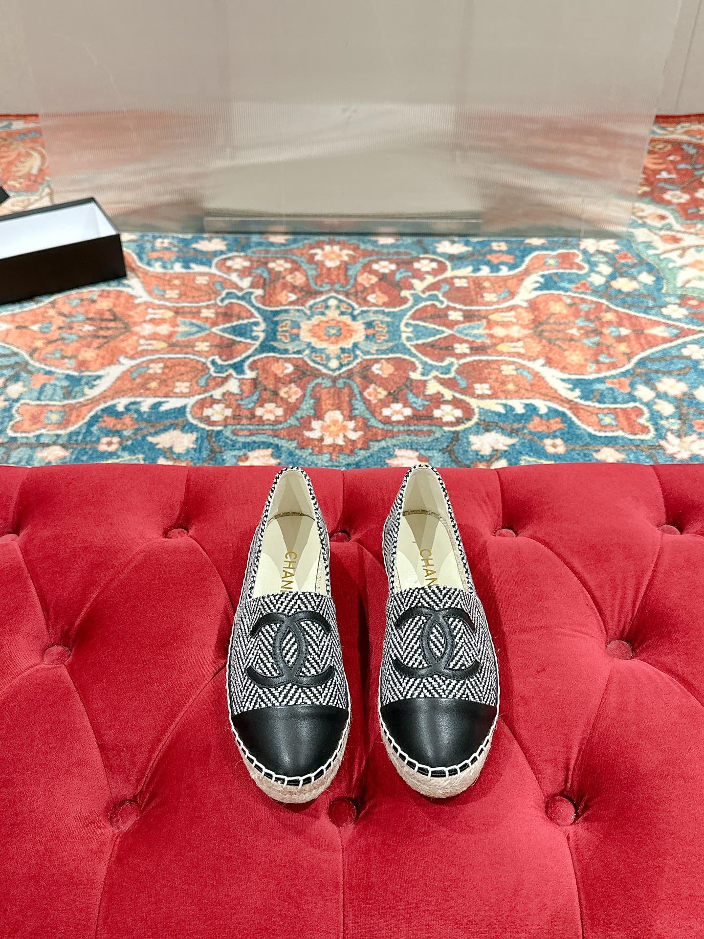 NO:255811,CHANEL 2025 Early Spring New Fisherman's Shoes Top Version The inner foot pads are all made of original imported sheepskin!  Number of sizes 35 - 40 (41 customization, non-return and exchange) standard code with full set of packaging, fisherman's shoes, chanel, espadrilles, sheepskin19860909CHANEL 2025早春新款渔夫鞋 顶级版本 内里垫脚均采用原版进口羊皮 ！码数35 - 40（41定制 不退换）标准码 配全套包装,渔夫鞋,chanel,espadrilles,sheepskin,Women's Shoes