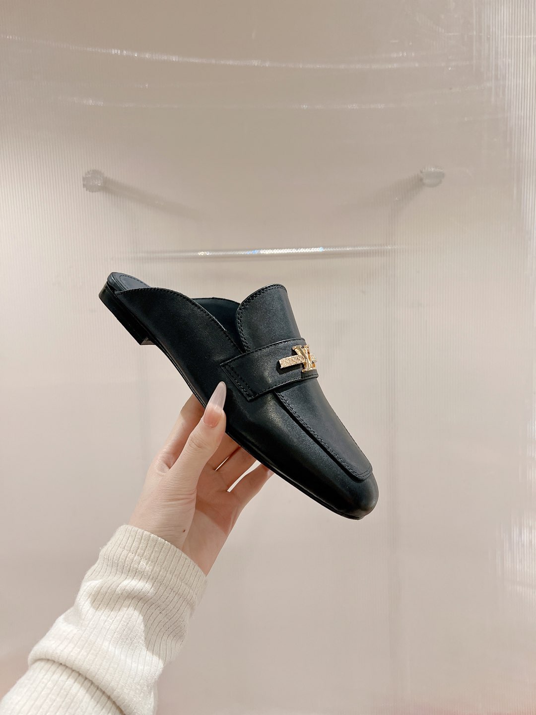 Louis Vuitton Women's Leather Mules: Elegant Black Loafers with LV Logo 4 i1735070669391 1043 0 6
