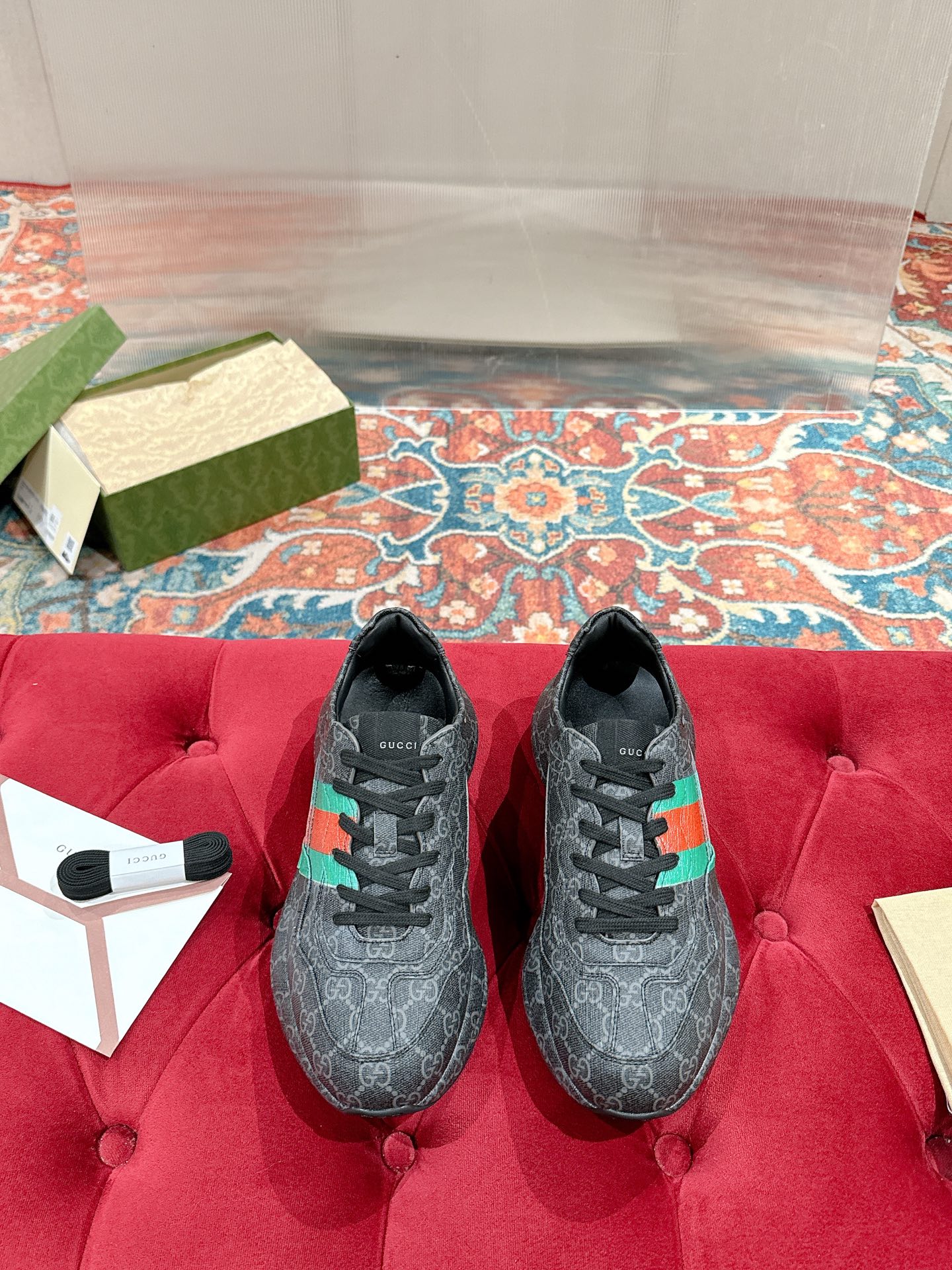 NO:758702,Women's men's Italian GUCCI dad shoes (purchasing grade) (original replica) The original version purchased by Taikoo Hui has been continuously improved and upgraded, from the packaging of the shoes - anti-counterfeiting markings - shoe box accessories - fabric optimization - outsole technology - stitching - oil edge technology. All are done best. The outsole original plate is molded. Upper: original grade A imported cowhide. Lining: original grade A mixed sheepskin. Feet: original grade A mixed sheepskin.  Medium and low belt LOGO + original injection molding foot technology + original lasting technology, original full set of customized packaging (anti-counterfeiting chip + a cloth bag + GUCCI card envelope + credit card slip electronic invoice + shoelaces) All details of the high version are consistent with the original version (pay attention to comparison) Code number: 35-40 for women, 39-44 for men (40 for women, 45 for men, customization is not returnable), dad shoes, gucci, gucci, cowhide, sheepskin19860909女款 男款 意大利古驰GUCCI老爹鞋（代购级）(原版复刻） 太古汇购入原版经过不断的改进细节,升级,从鞋子的包装-防伪标识-鞋盒配件-面料优化-大底工艺-车线走线-油边工艺.都做到最好  大底原板开模  鞋面:原版A级进口牛皮 内里:原版A级混种羊皮 垫脚:原版A级混种羊皮 中低带LOGO+原版注塑垫脚工艺+原版套楦工艺  原版全套定制包装（防伪芯片+一个布袋+GUCCI卡片信封+刷卡单小票电子发票+鞋带）  高版本各细节与原版一致（注意对比）  码数:女款35-40 男款39-44（女40男45定制不退换）,老爹鞋,gucci,gucci,cowhide,sheepskin,Women's Shoes