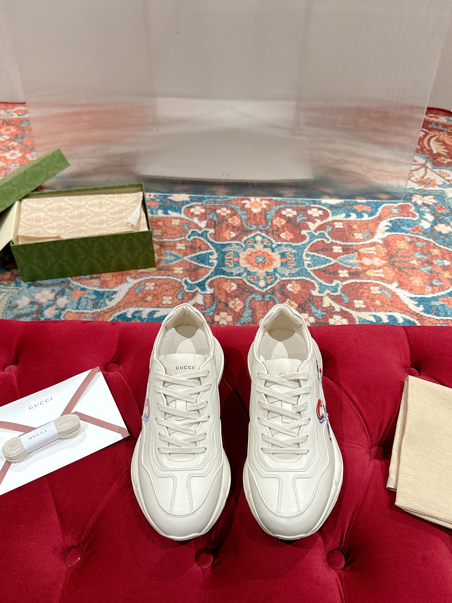 NO:236183,Women's model Gucci GUCCI dad shoes in Italy (purchase grade) (original replica) Taikoo Hui purchased the original version through continuous improvement and upgrading, from the packaging of the shoes - anti-counterfeiting logo - shoe box accessories - fabric optimization - outsole process - car line wiring - oil edge process. All are the best. The original sole plate mold opening upper: original A-grade imported cowhide inner: original A-grade mixed-bred sheepskin foot pad: original A-grade mixed-bred sheepskin medium and low belt LOGO   original injection molded foot pad technology   original cover last process Original full set of customized packaging (anti-counterfeiting chip   one cloth bag   GUCCI card envelope   card swipe electronic invoice   shoelace) The details of the higher version are consistent with the original (note the comparison) Size: women's model 35-40  Men's 39-44, casual shoes/sports shoes, gucci, gucci, sneakers, cowhide, sheepskin19860909女款 男款 意大利古驰GUCCI老爹鞋（代购级）(原版复刻） 太古汇购入原版经过不断的改进细节,升级,从鞋子的包装-防伪标识-鞋盒配件-面料优化-大底工艺-车线走线-油边工艺.都做到最好  大底原板开模  鞋面:原版A级进口牛皮 内里:原版A级混种羊皮 垫脚:原版A级混种羊皮 中低带LOGO 原版注塑垫脚工艺 原版套楦工艺  原版全套定制包装（防伪芯片 一个布袋 GUCCI卡片信封 刷卡单小票电子发票 鞋带）  高版本各细节与原版一致（注意对比）  码数:女款35一40 男款39-44,休闲鞋/运动鞋,gucci,gucci,sneakers,cowhide,sheepskin,Women's Shoes