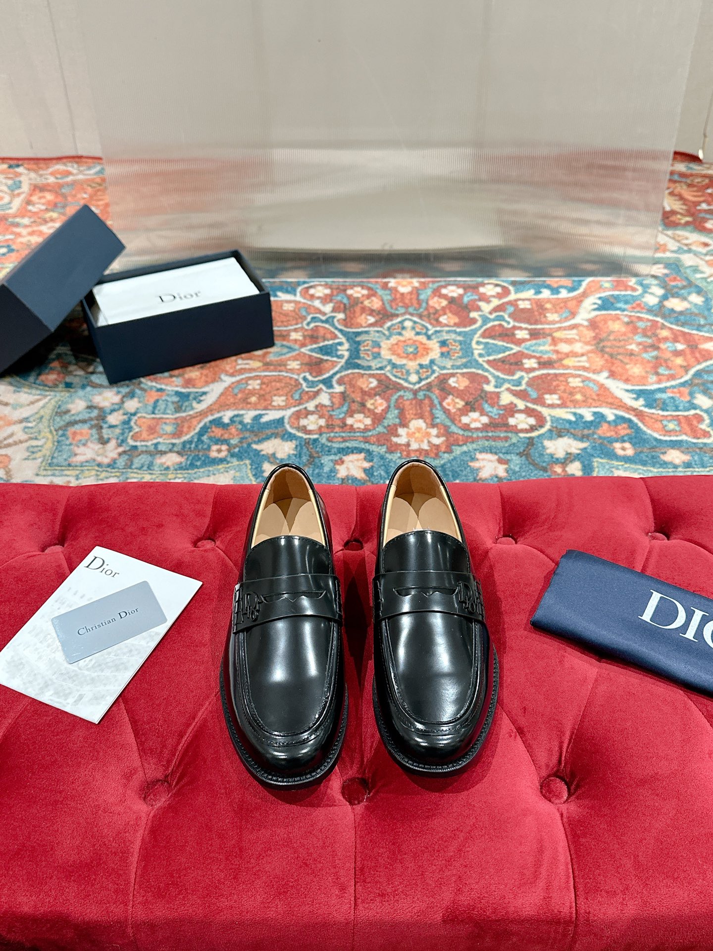 NO:236214,DIOR/Dio Men's business casual leather shoes are derived from classic style design. While ensuring comfort, the soft horse leather surface treatment technology brings a natural and light old texture. It is low-key and luxurious. The whole pair of leather boots are purely handmade, with strict requirements on materials and craftsmanship and brand, known for their comfort, durability and artistic quality! All are imported original brand leather, soft and delicate, with a perfect feel, and the feet are very handsome and stylish! Italian leather outsole size: 39-44, leather shoes, dior, dior, boots, Leather soles19860909DIOR/迪奥 男士商务休闲皮鞋 源自经典款式的设计,在确保穿着舒适度的同时,柔软的马皮革表面处理工艺带来一份天然和淡淡的古旧质感.低调不失奢华.整双皮靴纯手工制作,对材质及工艺要求及其严格的品牌,以舒适、耐穿、艺术性著称！全部采用进口原版品牌皮料,柔软细腻,脚感完美,上脚非常帅气有型！意大利真皮大底码数:39-44,皮鞋,dior,dior,boots,Leather soles,Women's Shoes