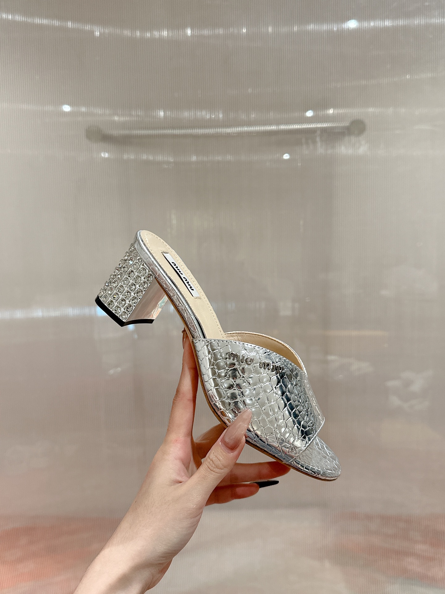 Miu Miu 2025SS Spring/Summer Heeled Sandals Patent Leather Mules 3 i1741416688167 4601 0 3