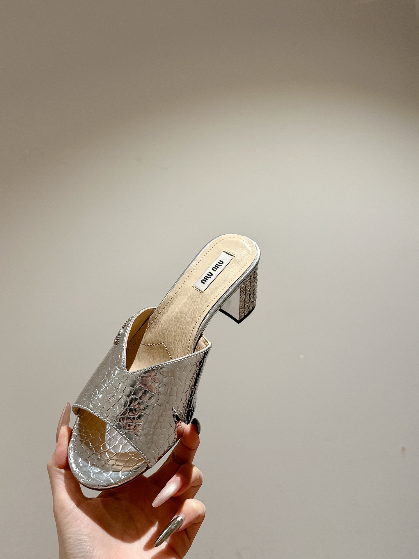 Miu Miu 2025SS Spring/Summer Heeled Sandals Patent Leather Mules 5 i1741416689601 148 0 1