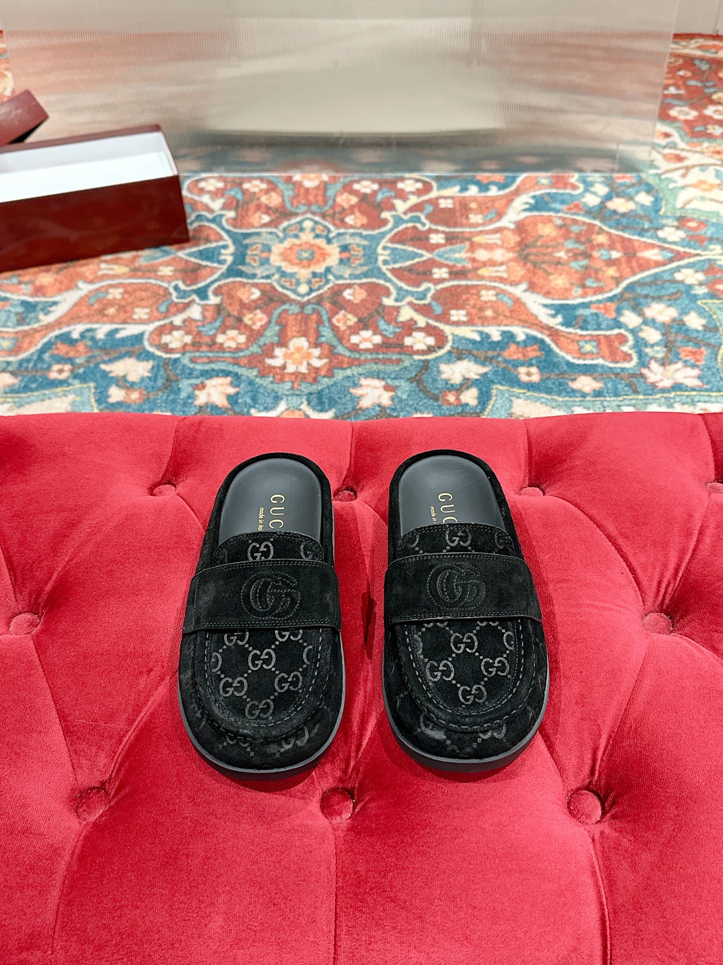 NO:437330,GUCCI Gucci Women's Thick Sole Slippers Bag Toe Mules Slippers and Slippers are popular on the Internet for the 100th Anniversary Show. The big hit version is not developed. Buy the original one to one perfect replica fabric: imported matte cowhide size: women's 35-39 (40.41 Customized, non-returned), semi-torch, gucci, gucci, slippers, cowhide19860909GUCCI古驰女士厚底拖鞋包头穆勒鞋拖鞋火爆全网100周年秀场大爆款无原版不开发购买原版一比一完美复刻面料:进口磨砂牛皮码数:女35-39(40.41 定制 不退换）,半拖,gucci,gucci,slippers,cowhide,Women's Shoes