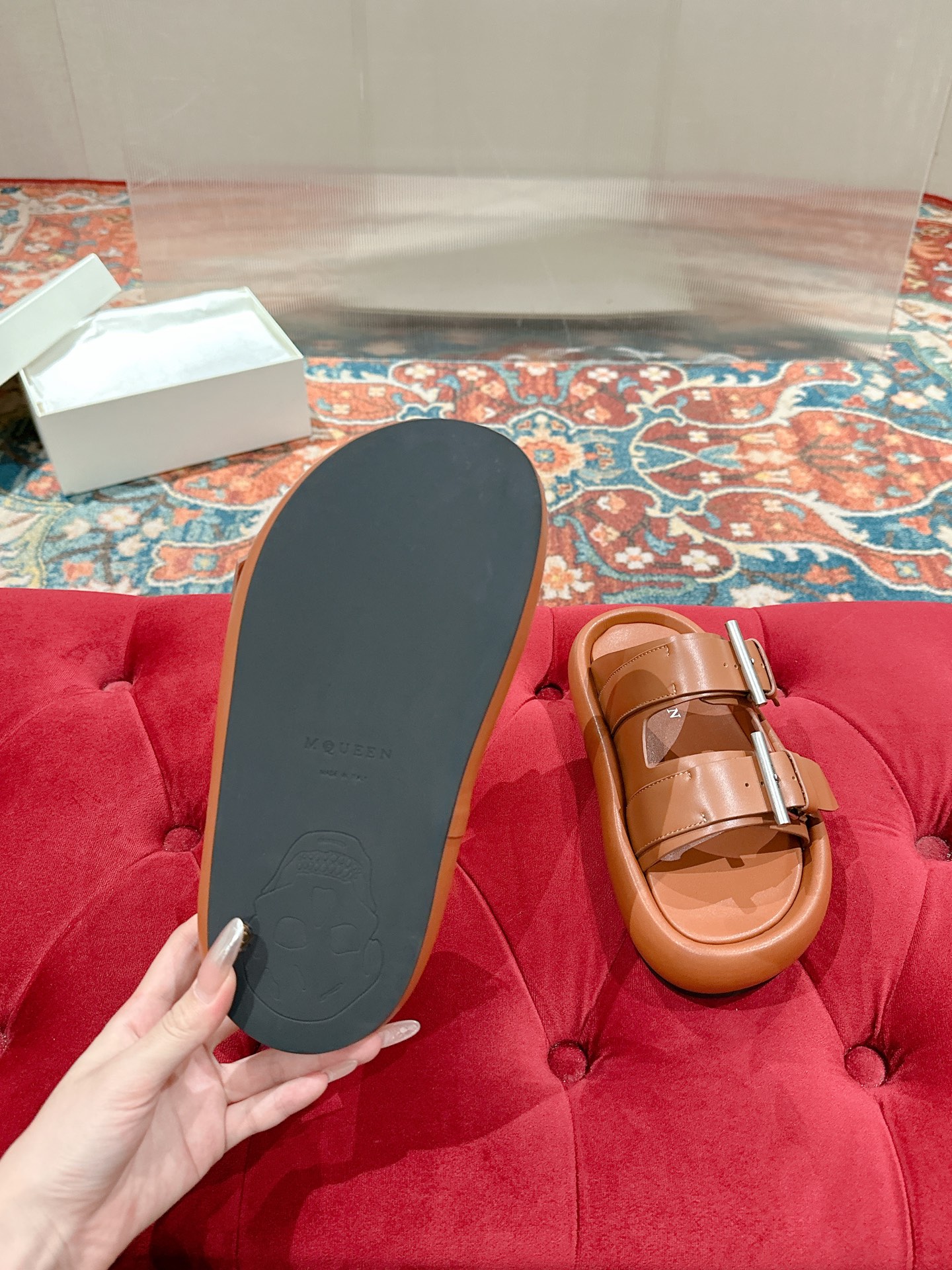 McQueen’s Arc-Handed Bullskin Shoes: Female P650 Male 10 - 图片 8