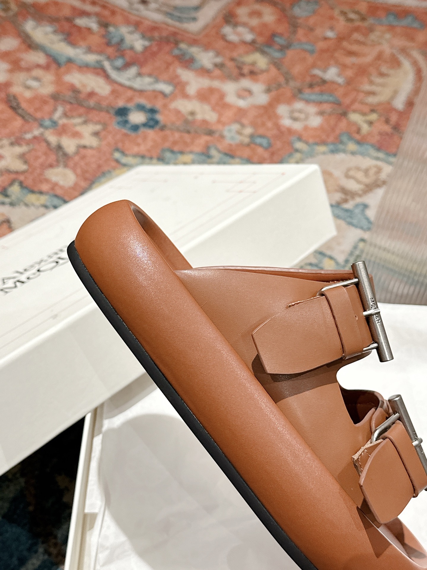 McQueen’s Arc-Handed Bullskin Shoes: Female P650 Male 10 - 图片 6