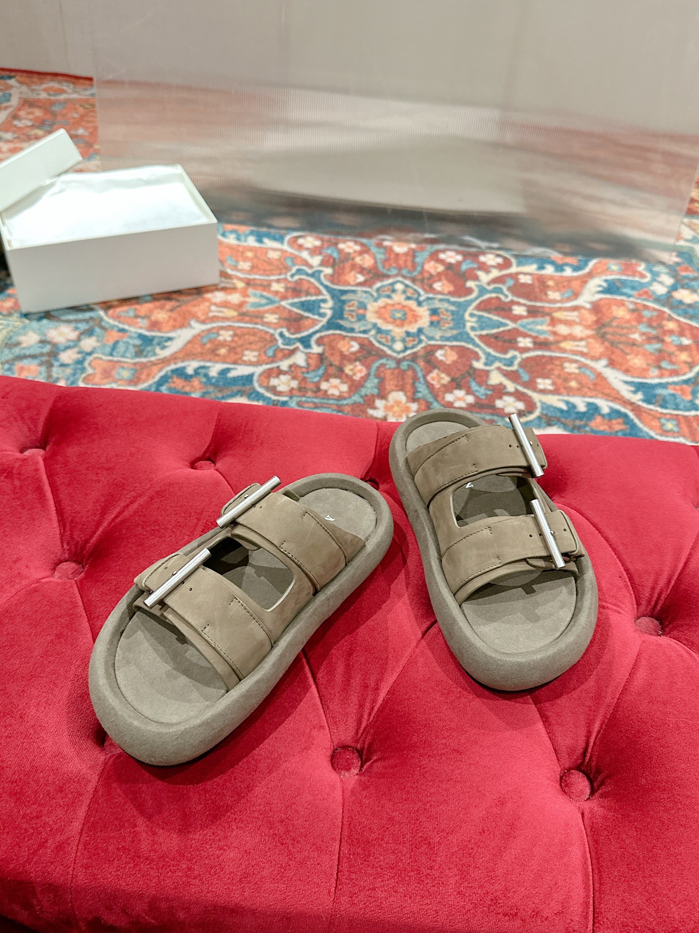 McQueen’s Arc-Handed Bullskin/Sweet Shoes: Quality Certified, Comfortable Design, Unisex Sizing - 图片 5
