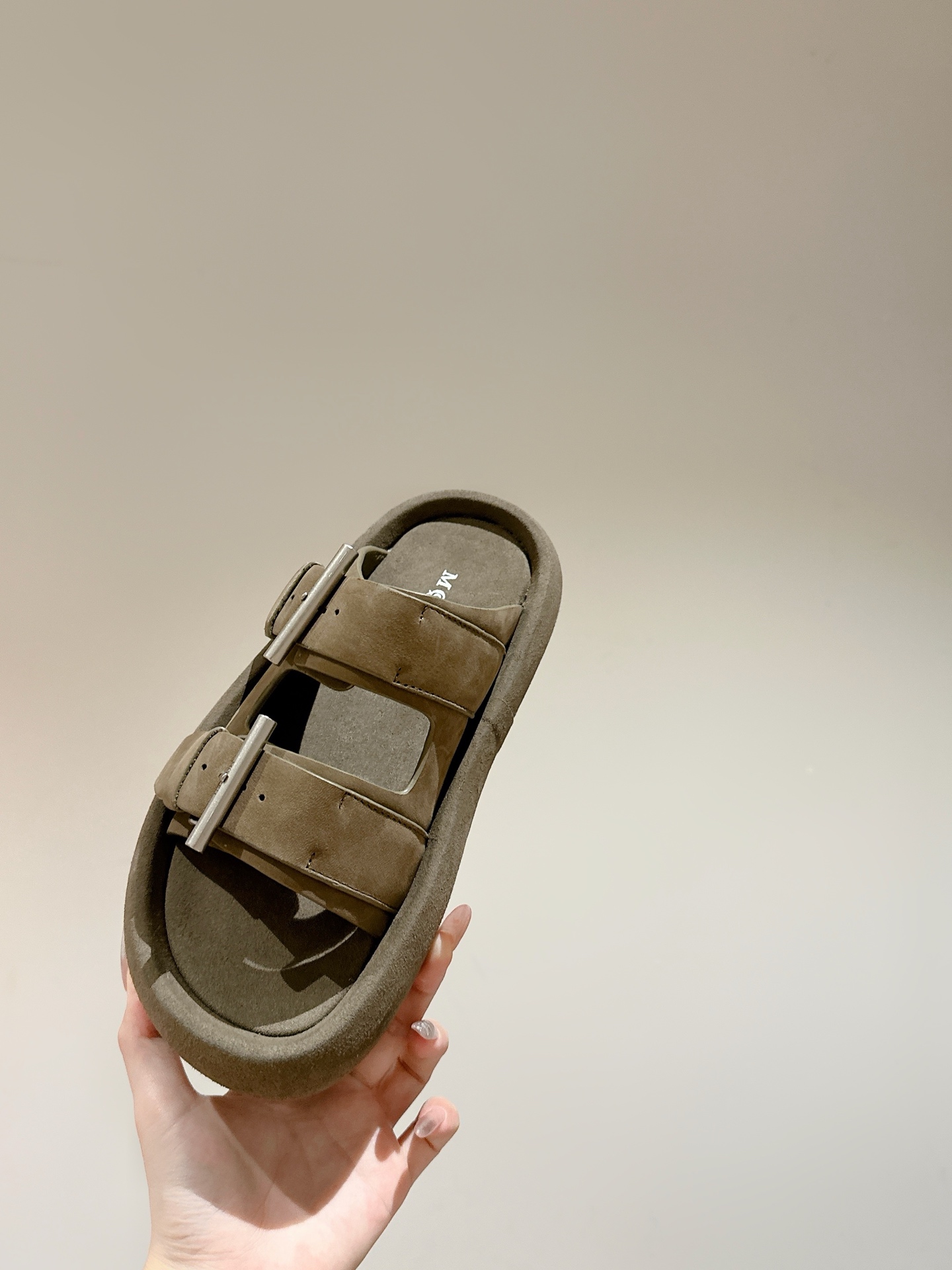 McQueen’s Arc-Handed Bullskin/Sweet Shoes: Quality Certified, Comfortable Design, Unisex Sizing - 图片 3