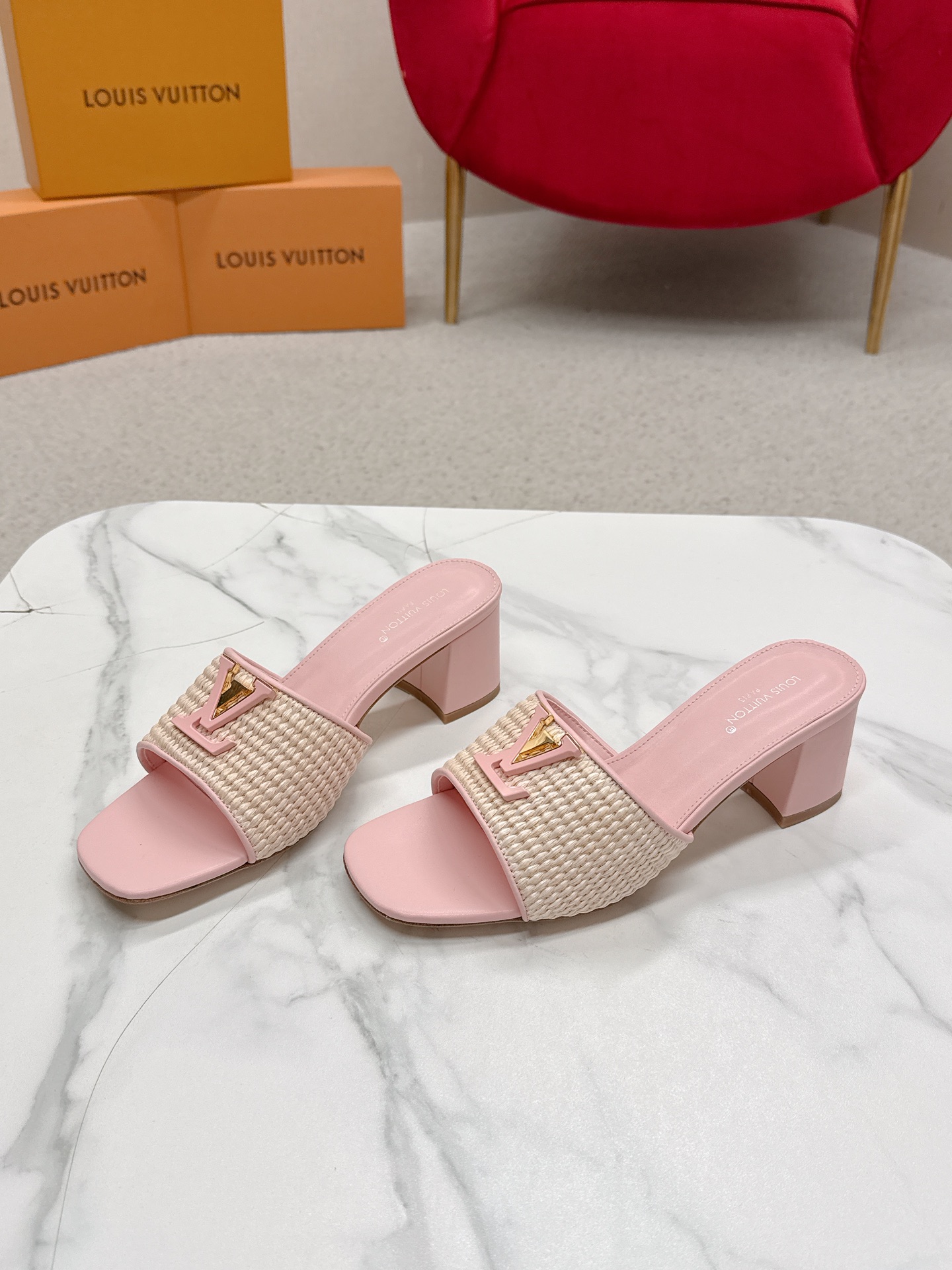 “624 Louis Vuitton Heel Sandals: Top Version Review and Street Style” - 图片 6