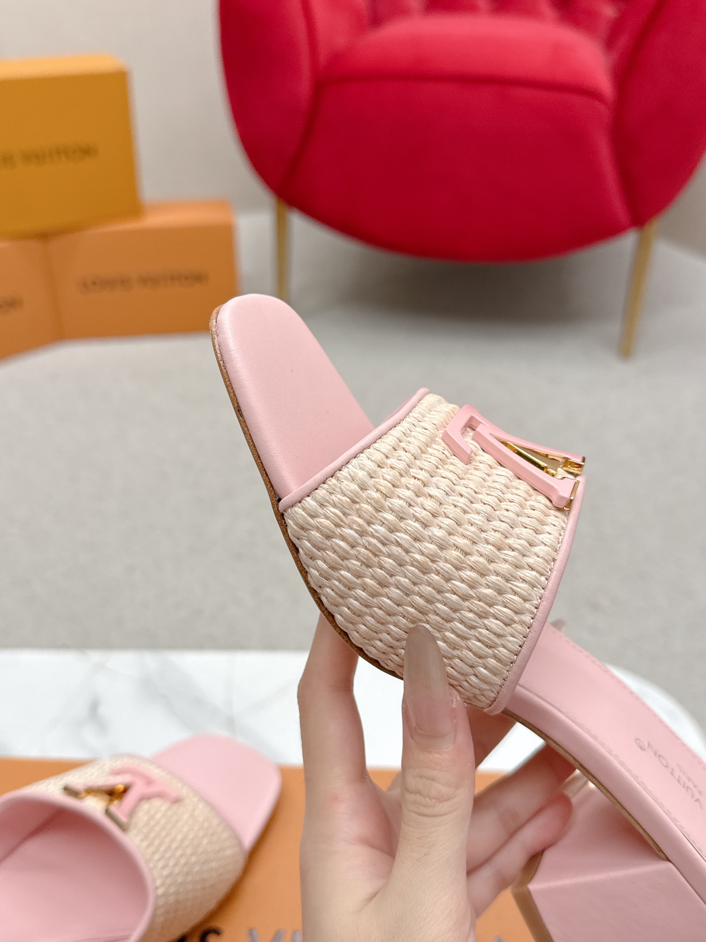 “624 Louis Vuitton Heel Sandals: Top Version Review and Street Style” - 图片 8