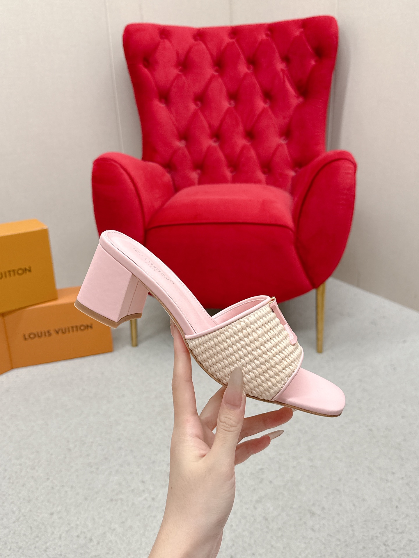 “624 Louis Vuitton Heel Sandals: Top Version Review and Street Style” - 图片 4