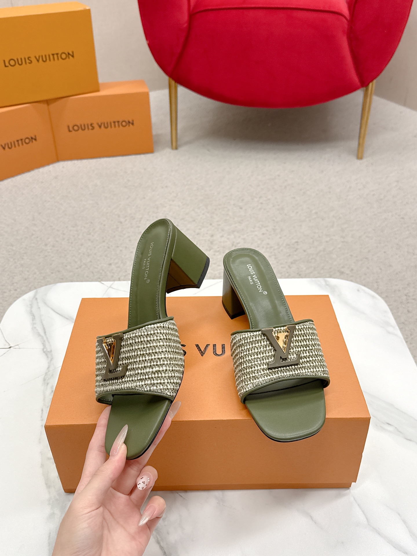 Title: Louis Vuitton 624 Heel Sandals Review Summary: Review of Louis Vuitton 624 heel sandals, top version, with lyrics referencing busy streets.