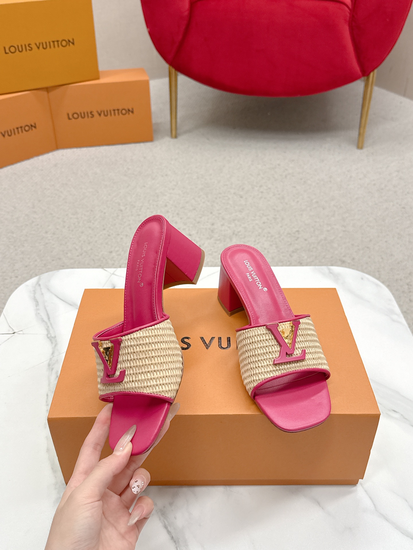 “Louis Vuitton 624 Heel Sandals: Top Version Review and Street Style”
