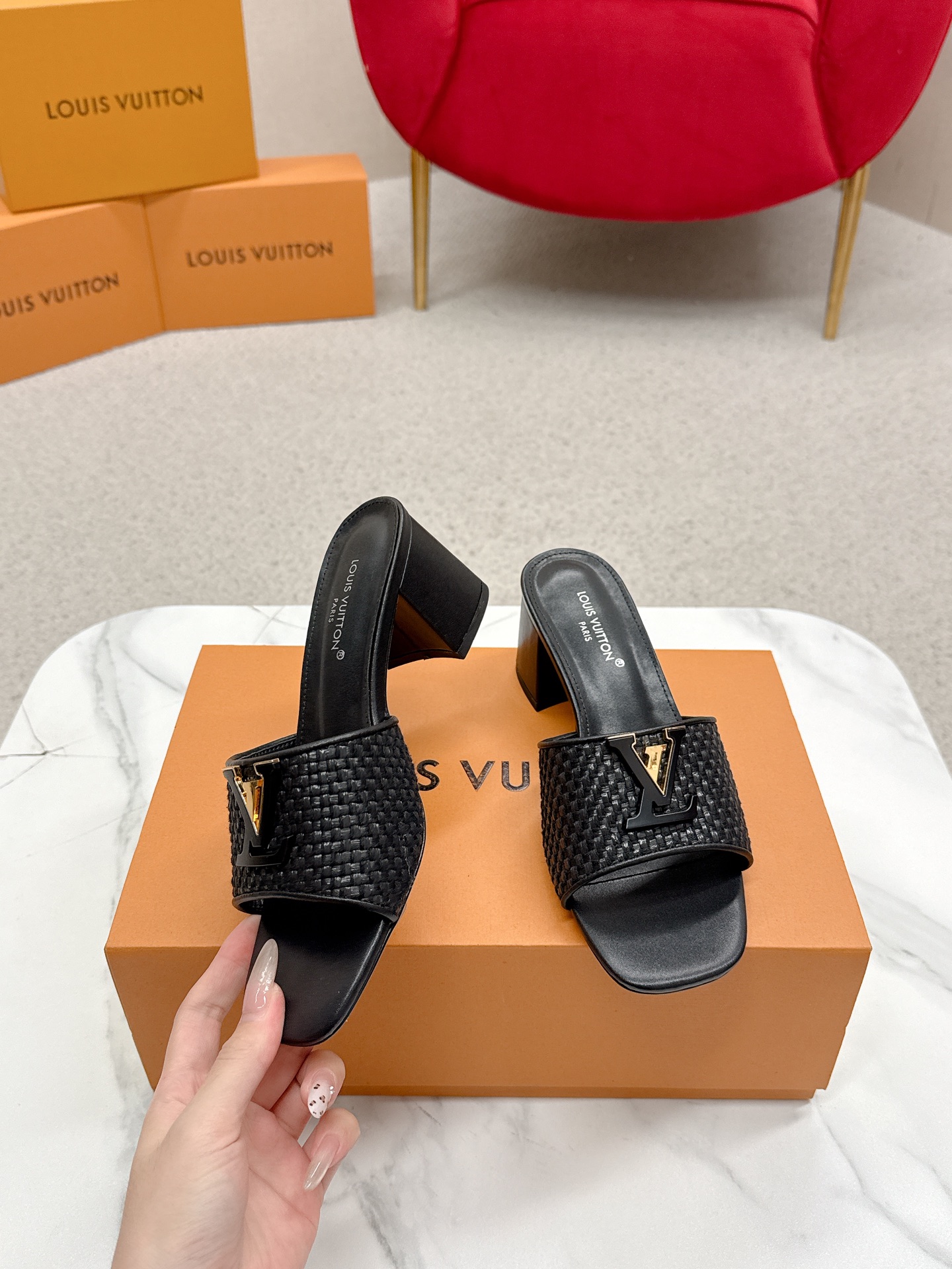 Title: Louis Vuitton Heel Sandals Review Summary: Review of top version Louis Vuitton heel sandals, 624Losis Vuitt, with detailed description.