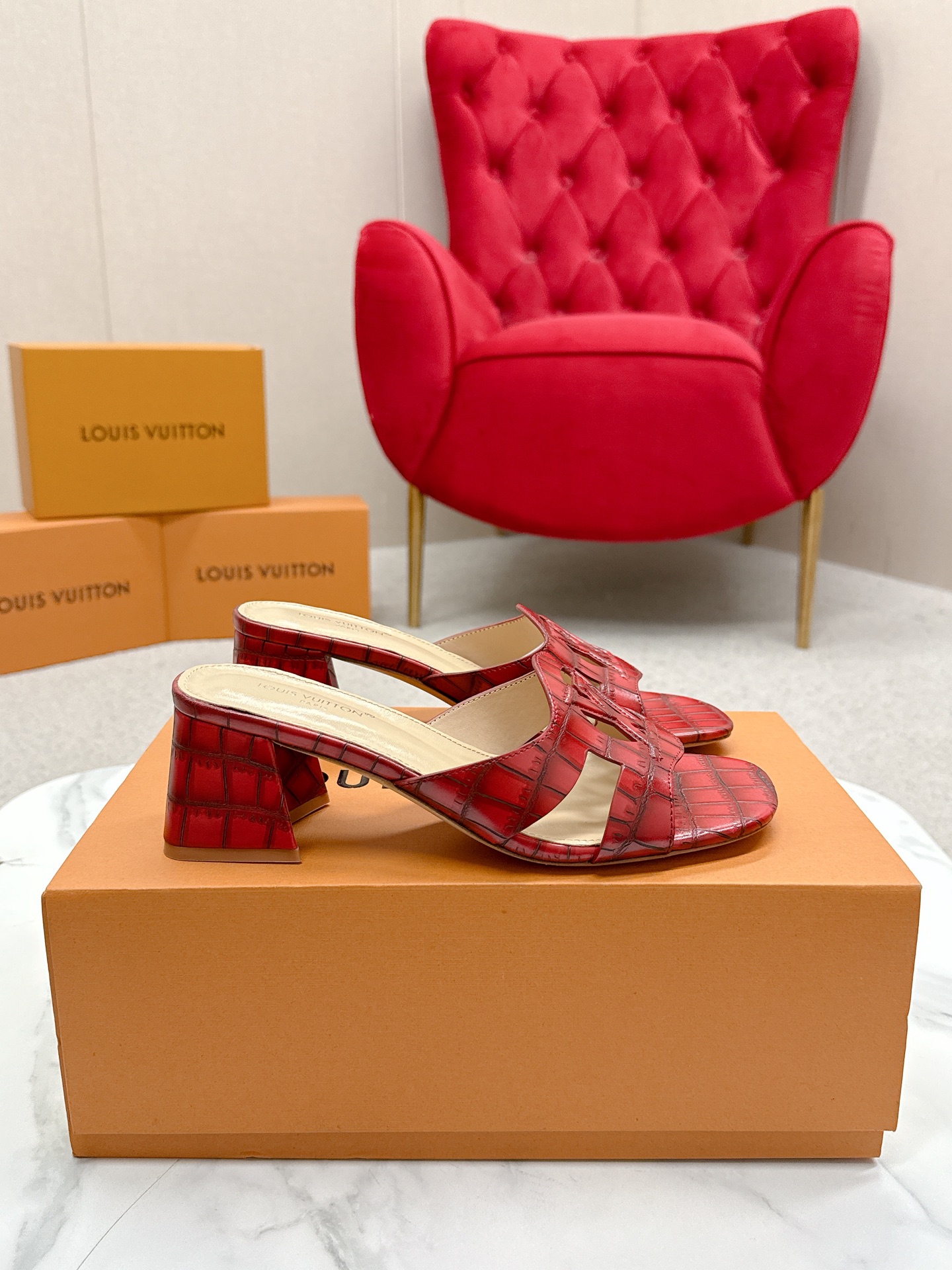 “Louis Vuitton 624 Sandals Review: Top Version with LV Logo” - 图片 3