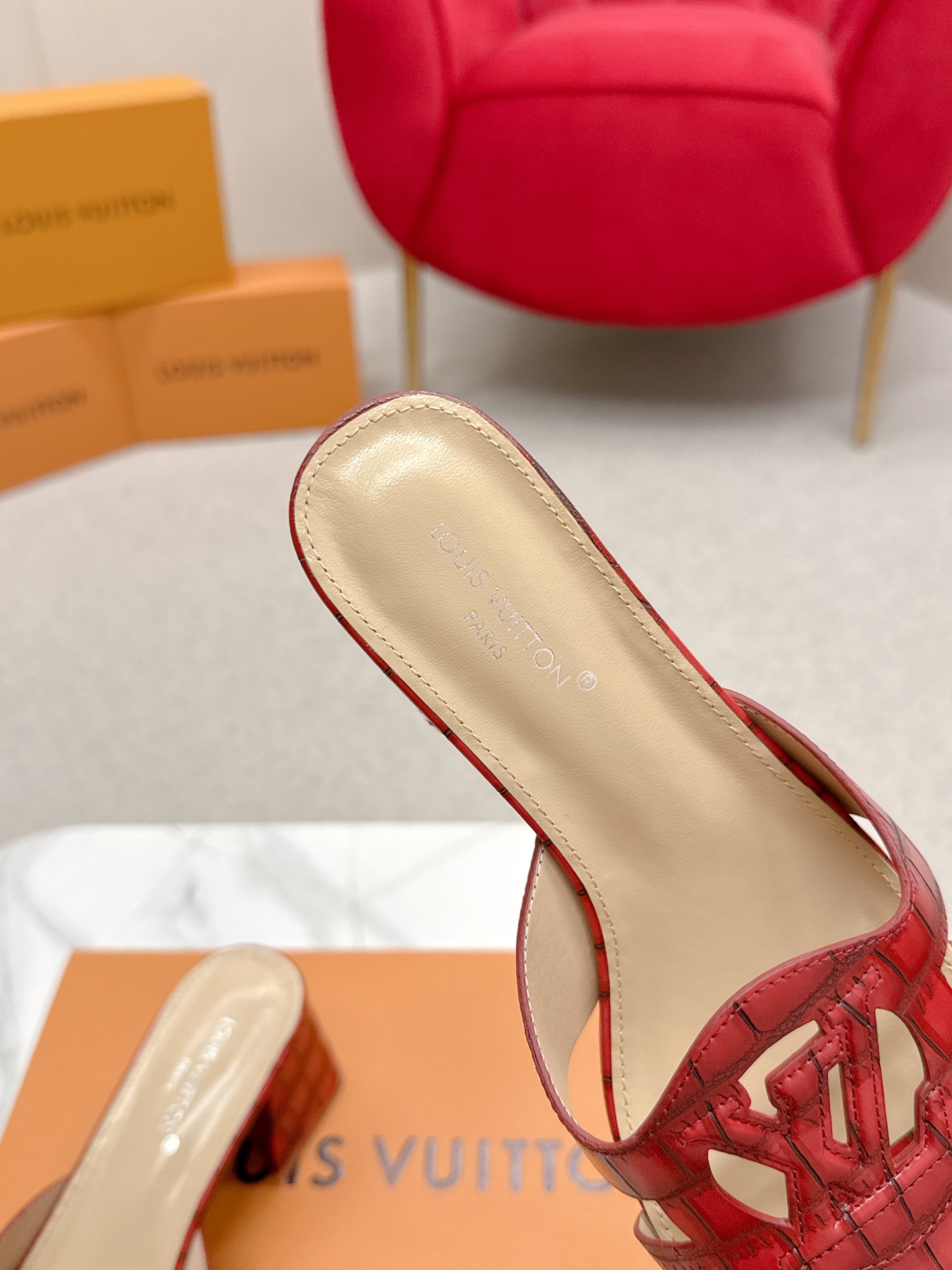 “Louis Vuitton 624 Sandals Review: Top Version with LV Logo” - 图片 7