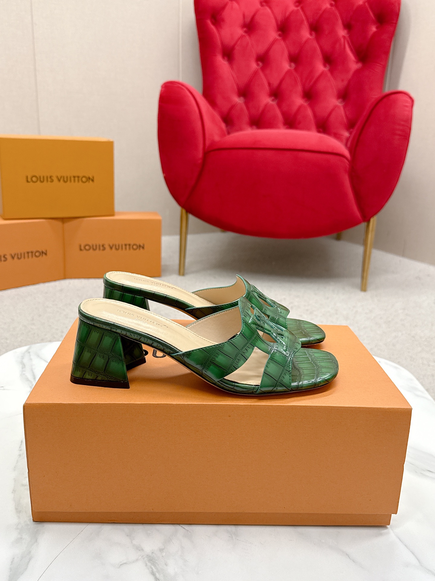“624Losis Vuitt Heel Sandals LV Louis Vuitton Top Version Review: Airy Streets Full of Dents” - 图片 3