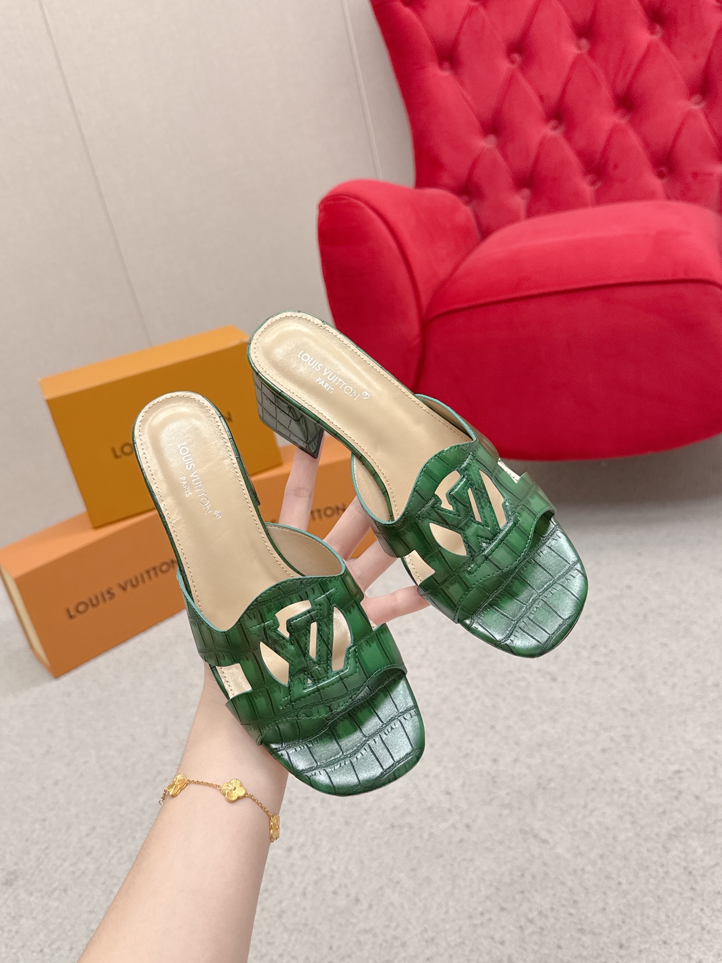 “624Losis Vuitt Heel Sandals LV Louis Vuitton Top Version Review: Airy Streets Full of Dents” - 图片 5