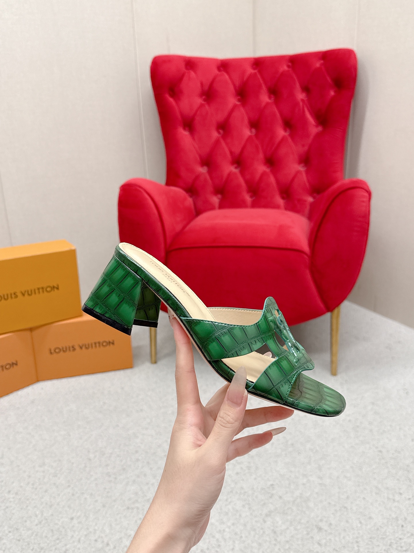 “624Losis Vuitt Heel Sandals LV Louis Vuitton Top Version Review: Airy Streets Full of Dents” - 图片 4