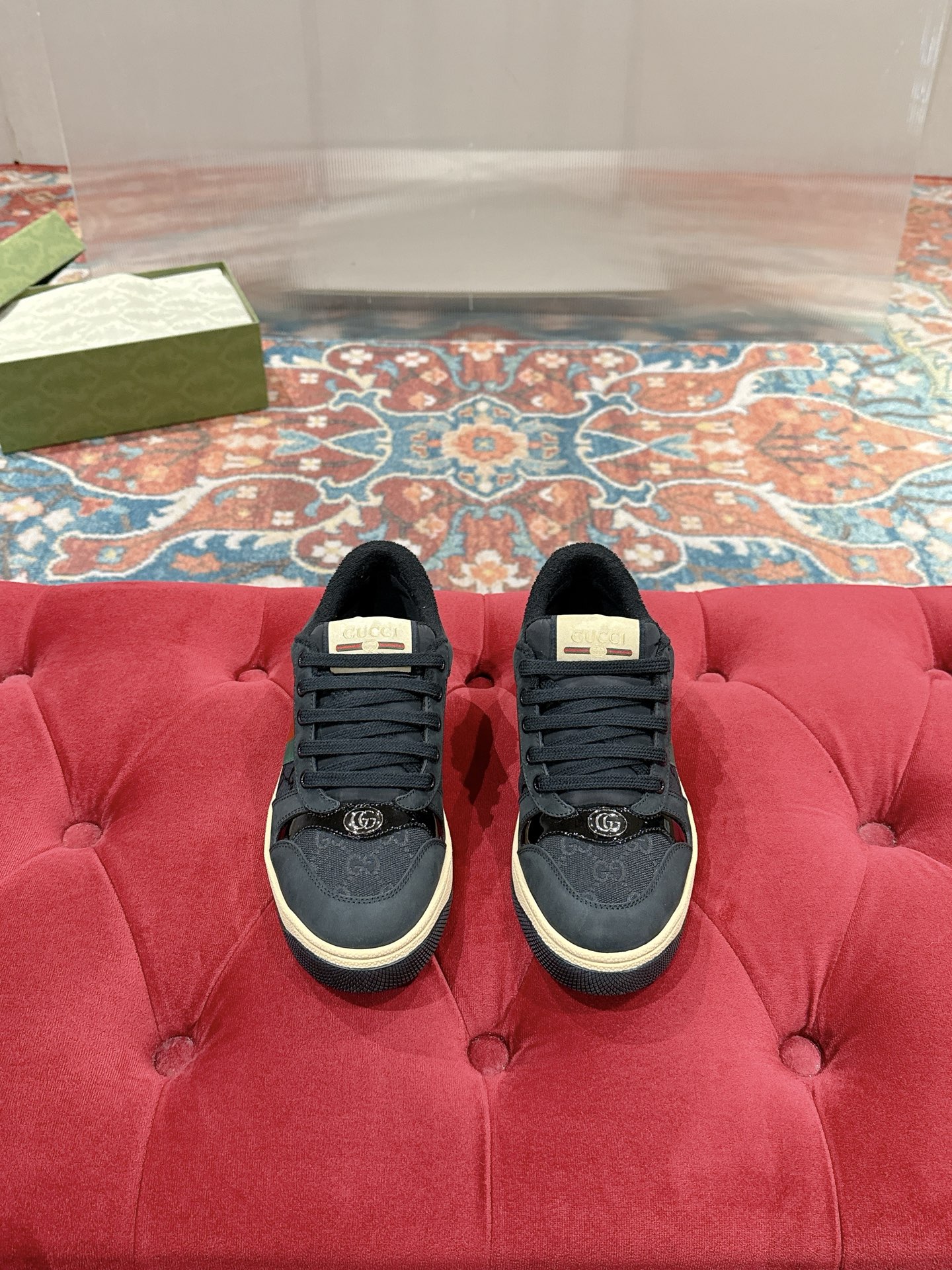 NO:630009,Men's Gucci - Purchasing version of GG series distressed dirty shoes - hot style is coming!  9 times out of 10 sales, you will definitely get the money. Ready stock!  Spot goods!  Spot goods!  New colors added - the ultimate version on the market!  Purchase the original version and develop it... fabric, material, outsole, and details can be compared at will!  Open molded Swarovski one-to-one replica rhinestone chain...Metal cherry pendant...Metal double G crystal cylindrical mark...Gucci original customized narrow webbing...Super flash series - flash diamond chain. The cherry decoration is detachable and can be changed into two for any combination to highlight your personality. Exclusive color-brushed cowhide fabric. Hand-made distressed is very textured and has a sense of luxury!  The details of the workmanship can be seen in the picture, and no line is missed. The original terry cloth is delicate, soft and more comfortable and breathable. The privately stamped two-color original TPU outsole (lower layer is wider, upper layer is narrower). Matching packaging. Size men's 39-44 (men's 45 is customized), casual shoes/sports shoes, gucci, swarovski, sneakers, cowhide19860909男 Gucci————代购版本 GG系列做旧小脏鞋-爆款来袭！ 十转九卖必上款 现货！现货！现货！新色加推-市场终极版本！ 购原版开发….面料 材质 大底 细节任意对比！ 开模施华洛世奇一比一精复刻水钻链.....金属樱桃吊坠……金属双G水晶圆柱形标……Gucci原版定制窄织带…… 超闪系列—闪钻链.樱桃装饰可拆卸,一变二任意搭配,彰扬个性 专属擦色牛皮面料.手工做旧非常有质感,自带高级感！ 做工细节图可体现,不放过一条线. 原版毛巾布里细腻柔软更舒适透气,私模钢印双色原版TPU大底(下层宽,上层窄) 配套包装 码数男39-44（男45 定制）,休闲鞋/运动鞋,gucci,swarovski,sneakers,cowhide,Women's Shoes