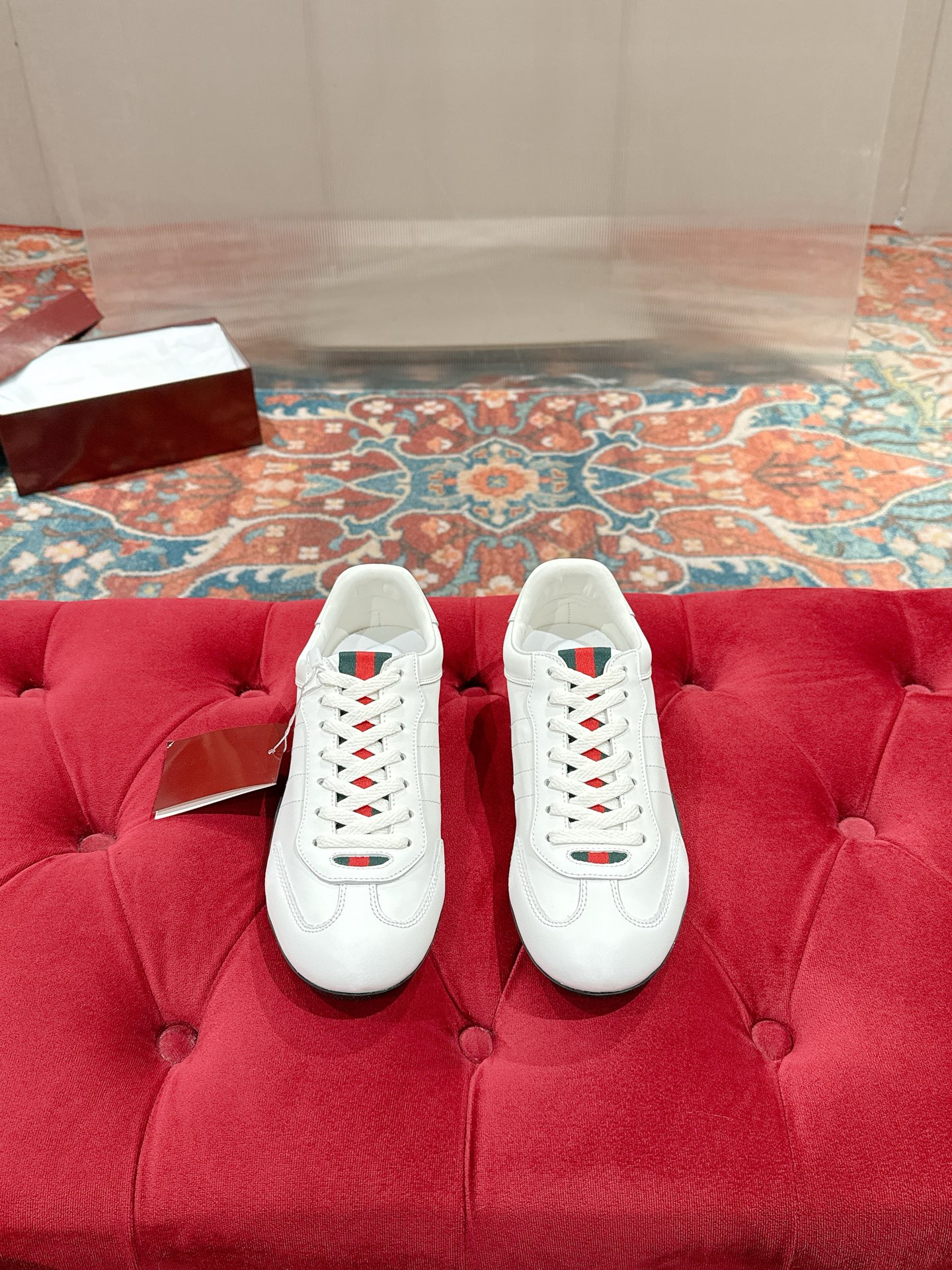 NO:679279,Gucci Gucci Shift Series Couple Style Retro Moral Shoes Casual Sports Shoes Original Purchased Development Made Goods Gucci Shift Series is newly launched, the light design reinterprets sports style. The neat silhouette adds a sense of freedom, and highlights the exquisite texture when moving. The webbing details are like an endless ribbon running through the entire design, and the side stitching details add the finishing touch. Size: Male 39-44 (45  Customized (no return or exchange), casual shoes/sports shoes, gucci, gucci, sneakers19860909Gucci古驰Shift系列 情侣款 复古 德训鞋 休闲 运动鞋 原版购入开发 做货 Gucci Shift系列全新上市,轻盈设计焕新诠释运动风尚.利落廓形更添自在本色,行动间彰显精致质感.织带细节宛如一道延绵不绝的饰带贯穿于整个设计,侧边缝线细节增添点睛之笔Size: 男39-44（45 定制不退换）,休闲鞋/运动鞋,gucci,gucci,sneakers,Women's Shoes