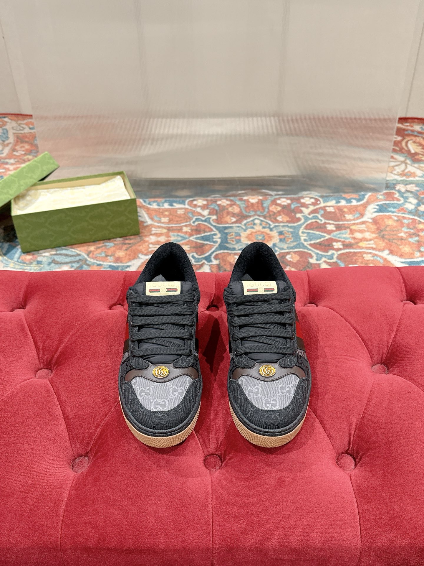 NO:705931,Women Men 10 Gucci——Purchase version GG series distressed dirty shoes-hot style is coming!  9 times out of 10 sales, you will definitely get the money. Ready stock!  Spot goods!  Spot goods!  New colors added - the ultimate version on the market!  Purchase the original version and develop it... fabric, material, outsole, and details can be compared at will!  Open molded Swarovski one-to-one replica rhinestone chain...Metal cherry pendant...Metal double G crystal cylindrical mark...Gucci original customized narrow webbing...Super flash series - flash diamond chain. The cherry decoration is detachable and can be changed into two for any combination to highlight your personality. Exclusive color-brushed cowhide fabric. Hand-made distressed is very textured and has a sense of luxury!  The details of the workmanship can be seen in the picture, and no line is missed. The original terry cloth is delicate, soft and more comfortable and breathable. The privately stamped two-color original TPU outsole (lower layer is wider, upper layer is narrower). Matching packaging. Size: female 35-40, male 39-44 (female 40, male 45 customized), casual shoes/sports shoes, gucci, swarovski, sneakers, cowhide19860909女 男10 Gucci————代购版本 GG系列做旧小脏鞋-爆款来袭！ 十转九卖必上款 现货！现货！现货！新色加推-市场终极版本！ 购原版开发….面料 材质 大底 细节任意对比！ 开模施华洛世奇一比一精复刻水钻链.....金属樱桃吊坠……金属双G水晶圆柱形标……Gucci原版定制窄织带…… 超闪系列—闪钻链.樱桃装饰可拆卸,一变二任意搭配,彰扬个性 专属擦色牛皮面料.手工做旧非常有质感,自带高级感！ 做工细节图可体现,不放过一条线. 原版毛巾布里细腻柔软更舒适透气,私模钢印双色原版TPU大底(下层宽,上层窄) 配套包装 码数女35-40 男39-44（女40 男45定制）,休闲鞋/运动鞋,gucci,swarovski,sneakers,cowhide,Women's Shoes