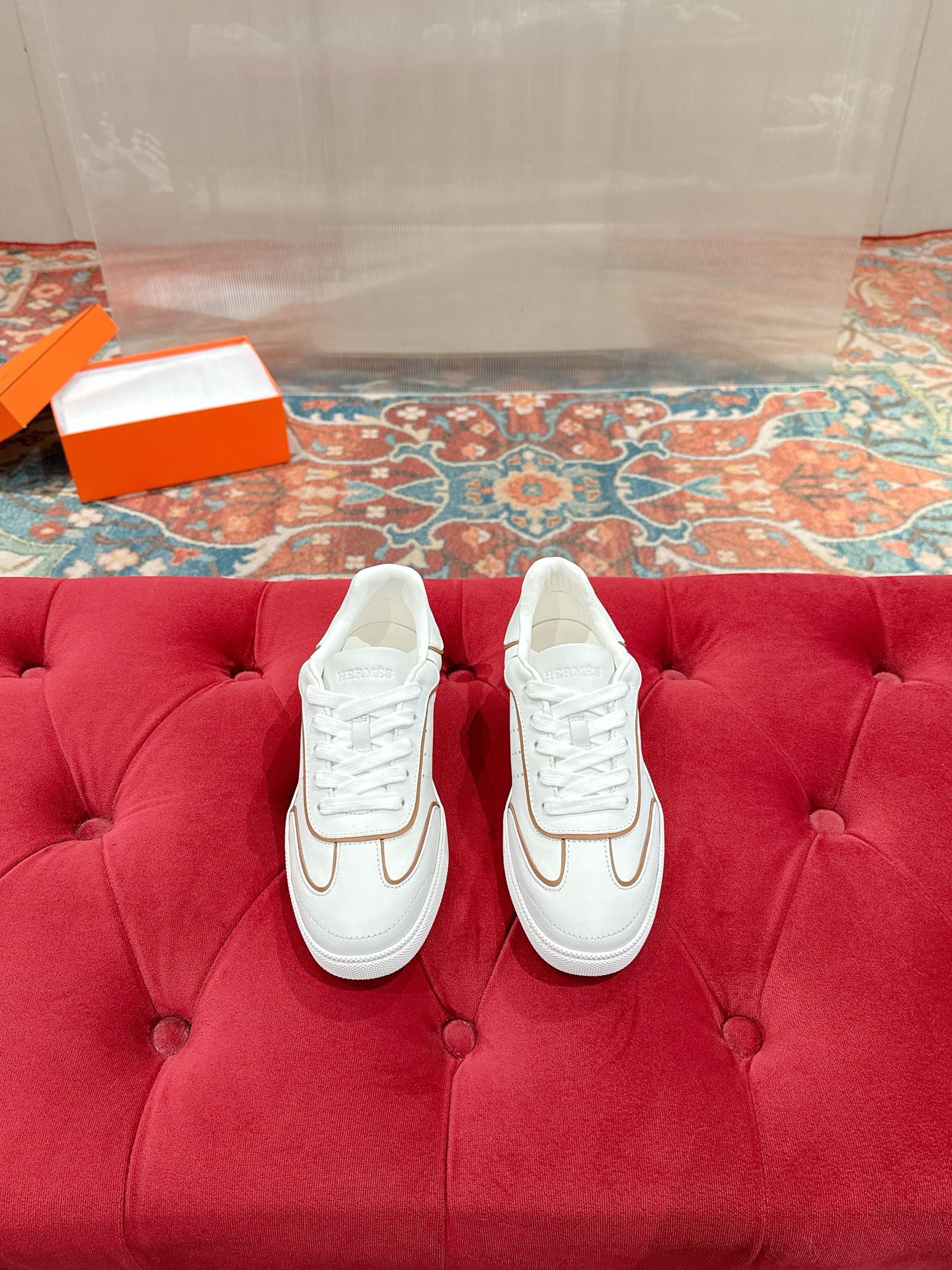 NO:705922,HERMES * Hermès 2026 early spring new Match sneakers. Sports-style goatskin and calfskin mixed upper, decorated with perforated 'italic H' patterns on both sides. The design is simple and smooth, creating a retro urban look. Super soft sheepskin lining with rubber non-slip outsole, full of texture. A must-have item for spring. Size: 35-40 (customized for 40)  No return or exchange), casual shoes/sports shoes, hermes, hermes, sneakers, cowhide, sheepskin19860909HERMES * 爱马仕2026早春新品Match运动鞋  运动风格山羊皮和小牛皮混搭鞋面,两侧饰有镂孔“斜体H”图案.设计简约流畅,打造复古都市造型 超柔软羊皮内里搭配橡胶防滑大底 质感满满 春季百搭必备单品码数:35-40（40定制 不退换）,休闲鞋/运动鞋,hermes,hermes,sneakers,cowhide,sheepskin,Women's Shoes