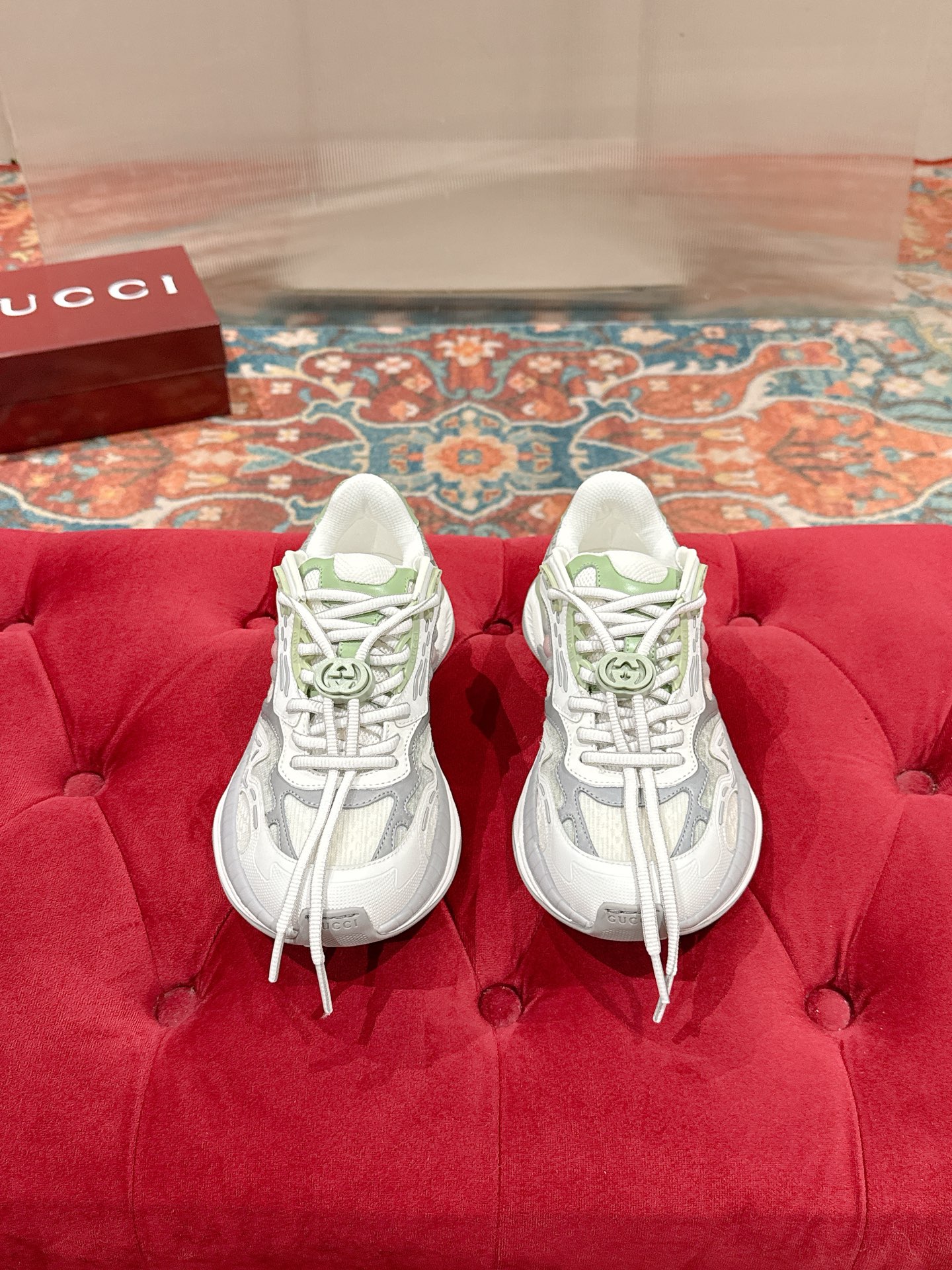 NO:784053,Gucci* Gucci hot style retro sneakers dad shoes This Gucci 2.0 reinterprets the brand's iconic striped webbing elements. This reinterpretation of the iconic details uses EVA thick soles with a smart silhouette to bring a stable and comfortable wearing experience. Fabric: Made of original imported cowhide/technical fabrics Lining: Breathable mesh Heel height: 4cm Sole: Original customized ultra-light foam rubber outsole Size: Female 35-39 (Female 40  Customized (non-refundable), dad shoes, gucci, gucci, sneakers, cowhide19860909Gucci*古驰 爆款 复古 运动鞋 老爹鞋 这款Gucci 2.0焕新演绎品牌标志性条纹织带元素.这款焕新诠释标志性细节,采用EVA厚鞋底,搭配灵动廓形,带来稳步舒适穿着体验 面料:采用原版进口牛皮/科技面料 内里:透气网 跟高:4cm 鞋底:原版定制超轻发泡橡胶大底 Size:女35-39（女40 定制不退换),老爹鞋,gucci,gucci,sneakers,cowhide,Women's Shoes