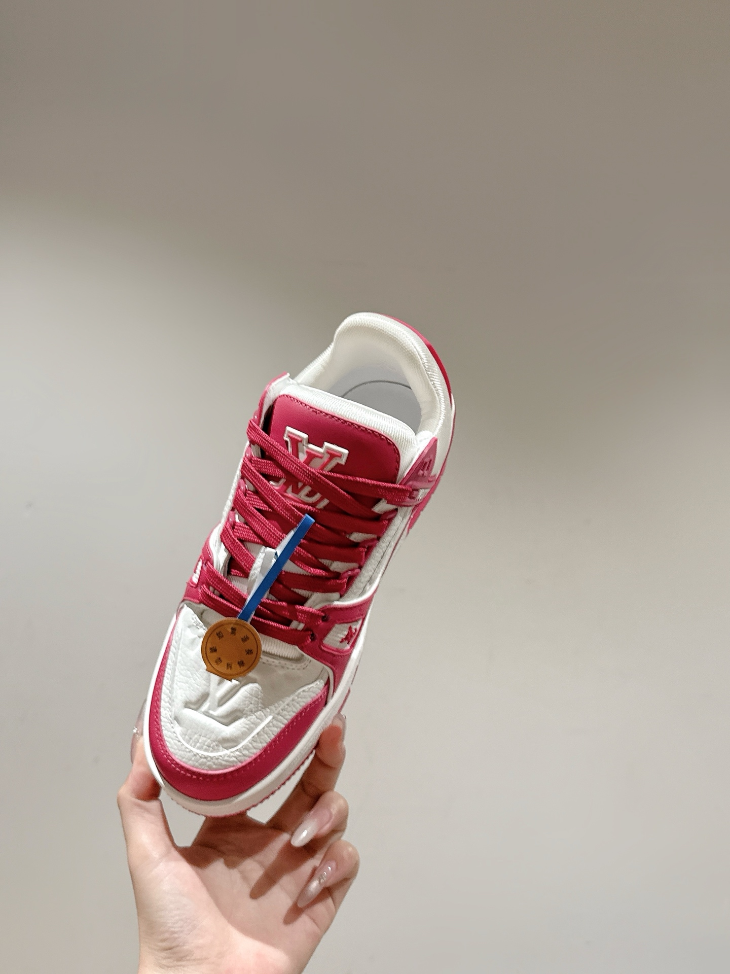 Розово-белые кроссовки Louis Vuitton Trainer