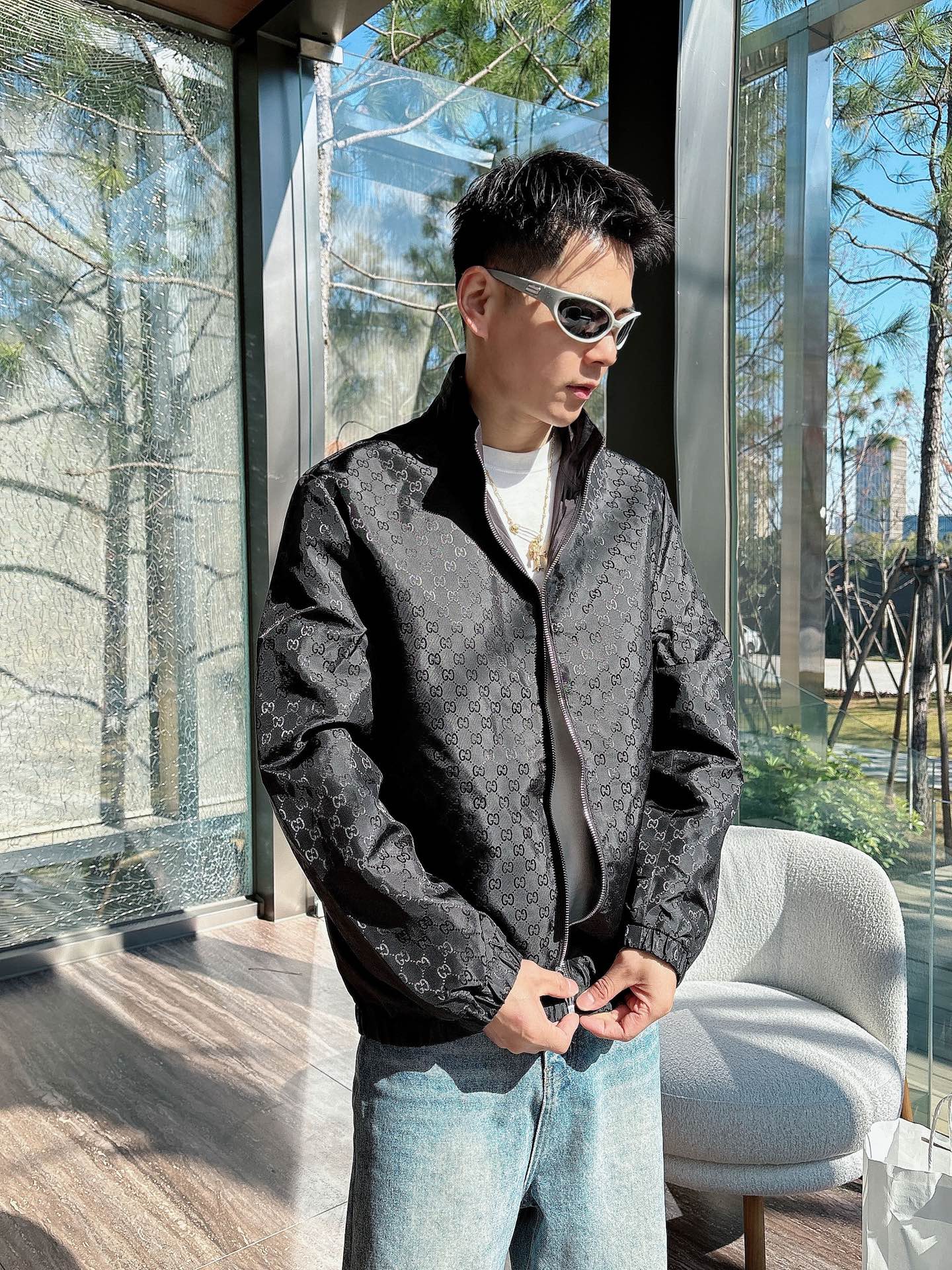 NO:120066,Double-sided Gucci official website same model, complete with three standards!  2025 spring and summer new men's jacket, fashionable and casual high-end version!  Customized fabrics for counters are breathable and comfortable, with impeccable details, and the brand element design concept reflects high quality. The feel is delicate and soft!  It is casually cut, with a great upper body style!  Code number M-3Xl.,,gucci,jackets & coats,jackets & coats,alexander wang19860909双面 古驰官网同款,三标齐全！2025春夏新款男士夹克外套,时尚休闲高端版本！专柜定制面料 透气舒适度高,细节无可挑剔,品牌元素设计理念,体现高品质.手感细腻柔软！呈现休闲裁剪,上身版型超赞！码数M-3Xl .,,gucci,jackets & coats,jackets & coats,alexander wang,Men's clothing