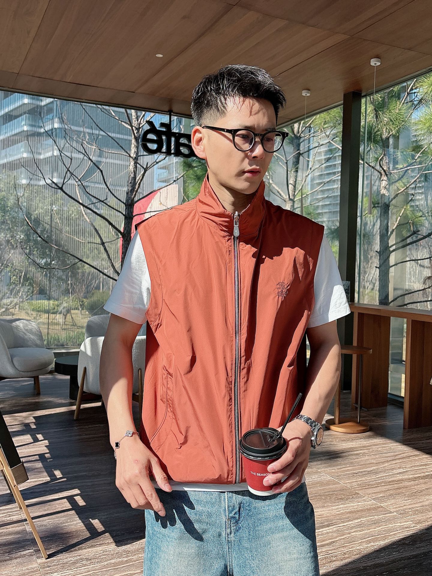 NO:120062,Bc. The same model on the official website, complete with three standards!  2025 spring and summer new men's jacket vest jacket, fashionable and casual high-end version!  Customized fabrics for counters are breathable and comfortable, with impeccable details, and the brand element design concept reflects high quality. The feel is delicate and soft!  It is casually cut, with a great upper body style!  Code number M-3Xl,,jackets & coats,jackets & coats,alexander wang19860909Bc.官网同款,三标齐全！2025春夏新款男士夹克马甲外套,时尚休闲高端版本！专柜定制面料 透气舒适度高,细节无可挑剔,品牌元素设计理念,体现高品质.手感细腻柔软！呈现休闲裁剪,上身版型超赞！码数M-3Xl,,jackets & coats,jackets & coats,alexander wang,Men's clothing