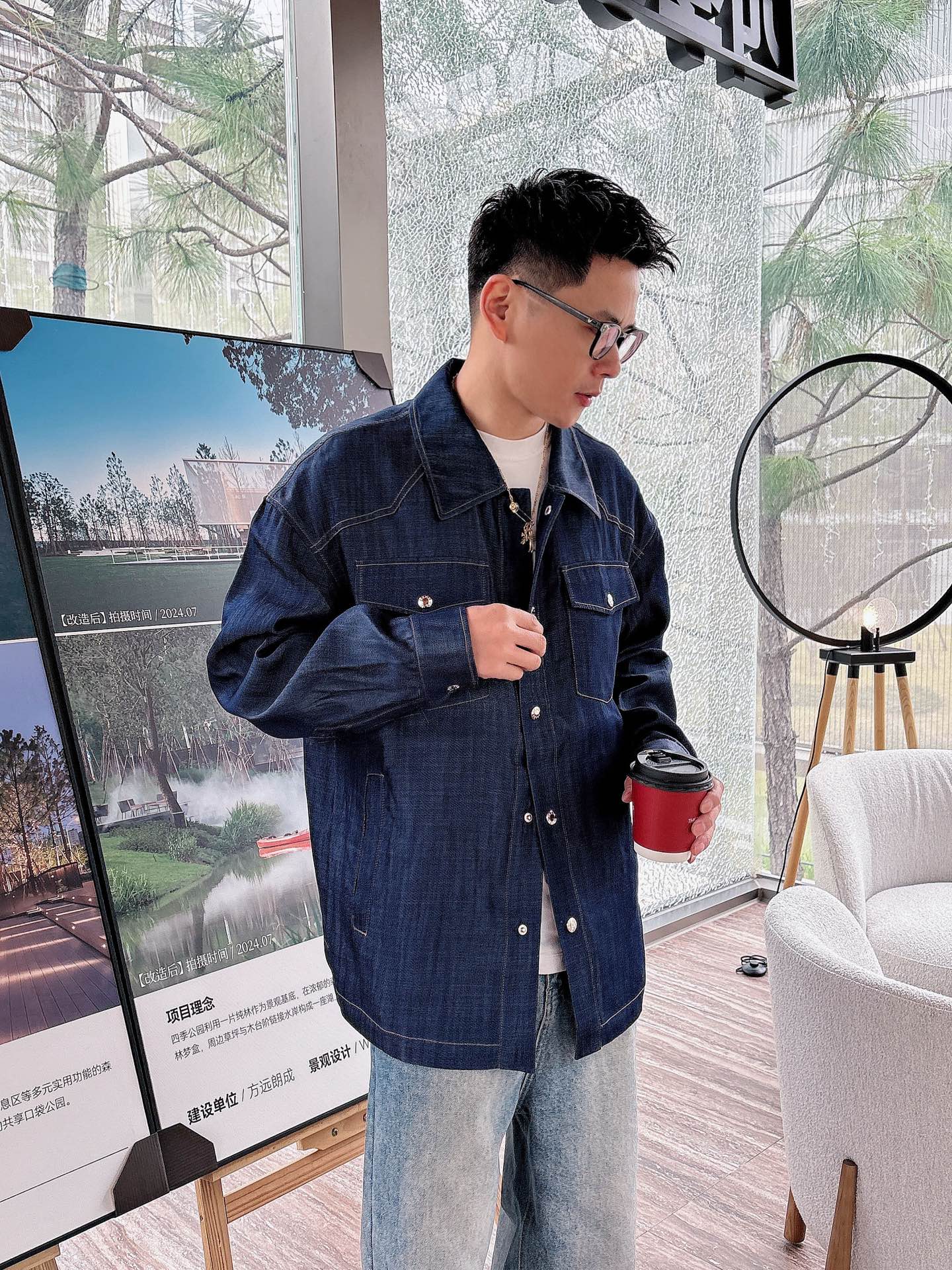 NO:120061,The same model on Prada’s official website, complete with three standards!  2025 spring and summer new men's jacket, fashionable and casual high-end version!  Customized fabrics for counters are breathable and comfortable, with impeccable details, and the brand element design concept reflects high quality. The feel is delicate and soft!  It is casually cut, with a great upper body style!  Code number M-3Xl.,,prada,jackets & coats,jackets & coats,alexander wang19860909普拉达官网同款,三标齐全！2025春夏新款男士夹克外套,时尚休闲高端版本！专柜定制面料 透气舒适度高,细节无可挑剔,品牌元素设计理念,体现高品质.手感细腻柔软！呈现休闲裁剪,上身版型超赞！码数M-3Xl .,,prada,jackets & coats,jackets & coats,alexander wang,Men's clothing